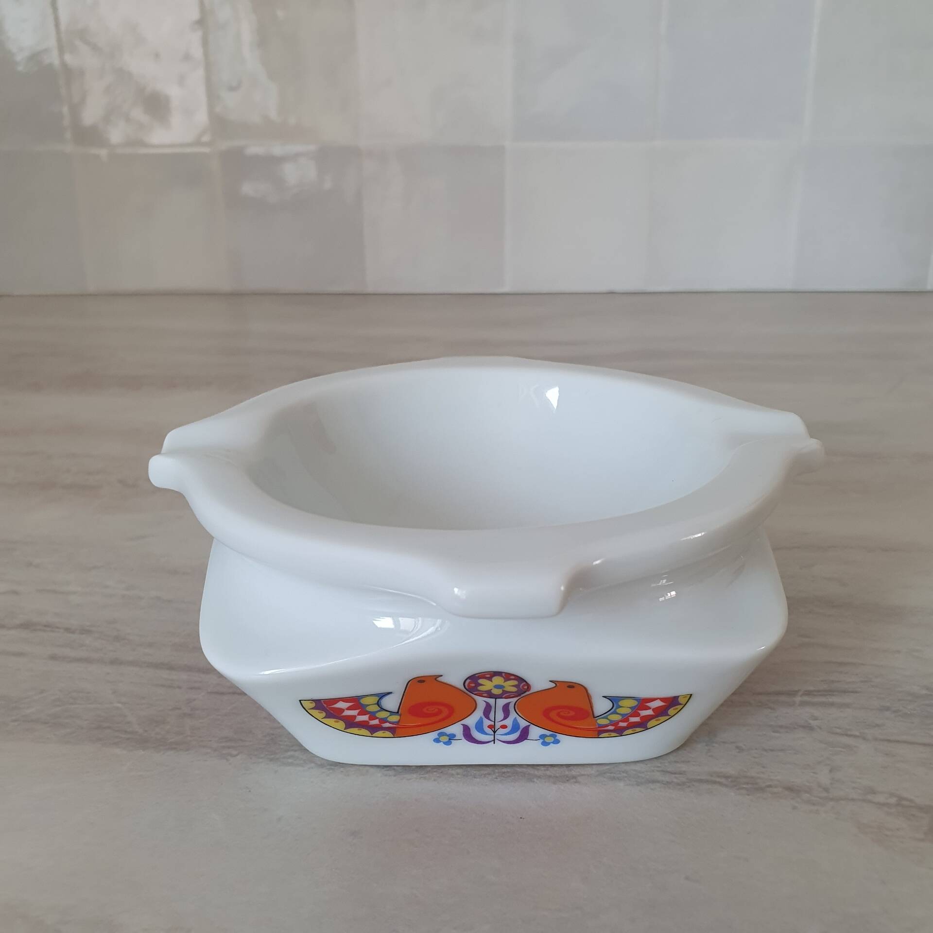 Ceramic ashtray with bird design
