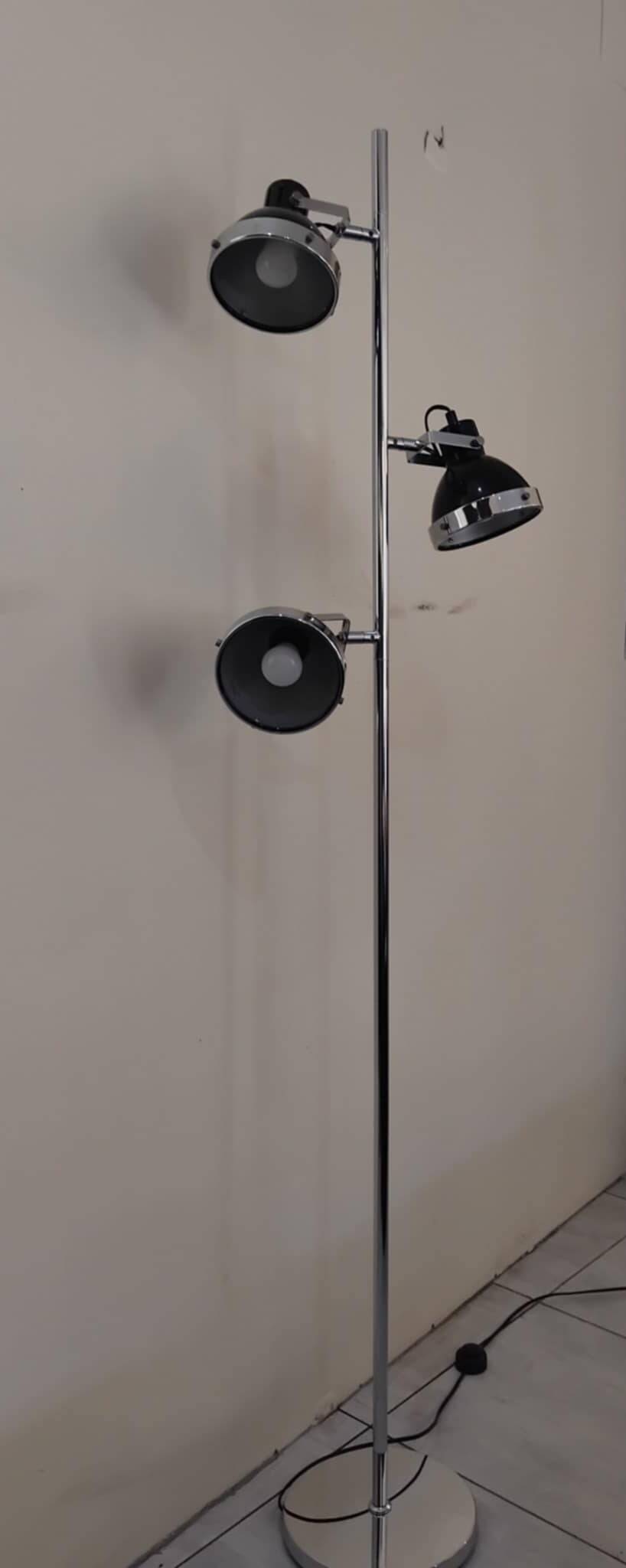 Black floor lamp with 3 spotlights