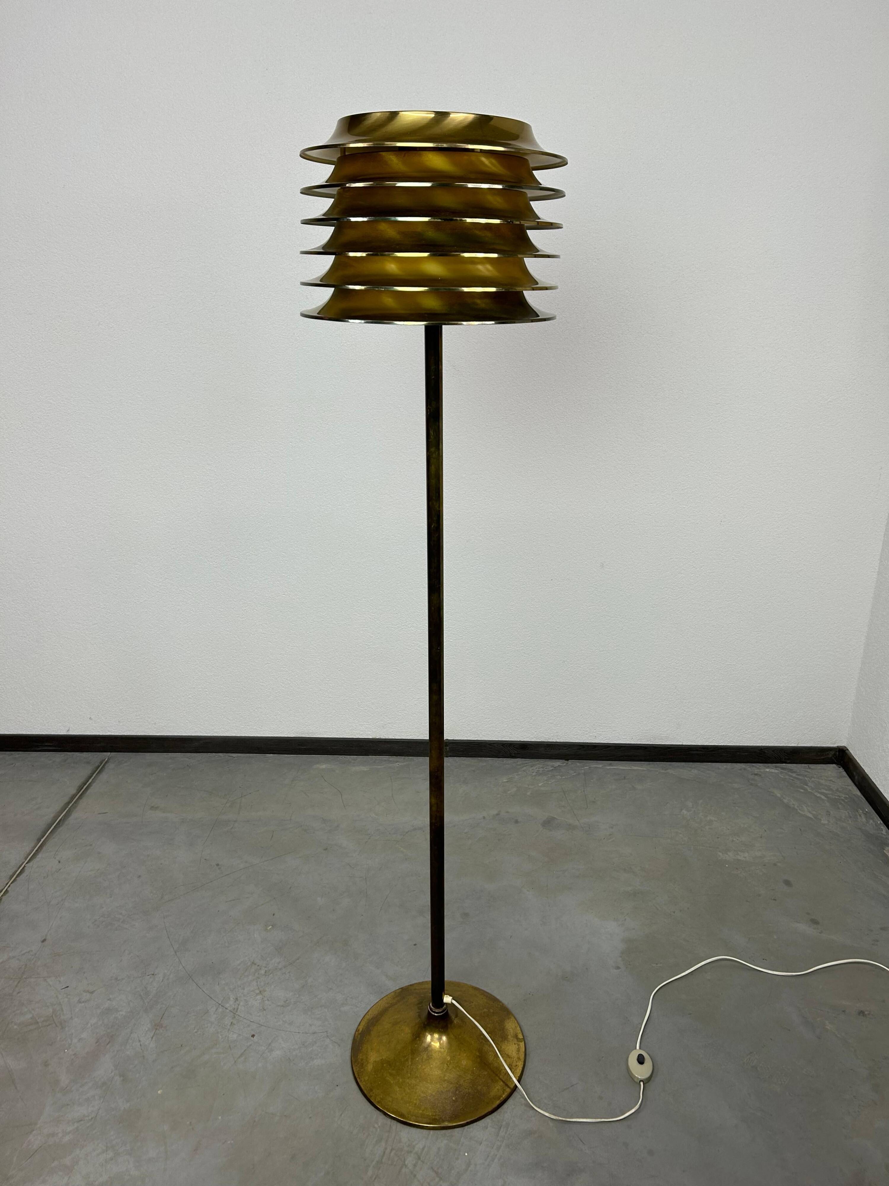 Brass floor lamp designed in the mid-century by Kari Ruokonen for Lynx Finland.