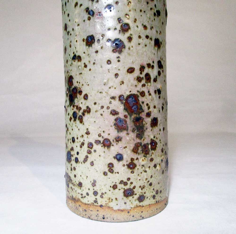 Bottle vase in speckled sandstone