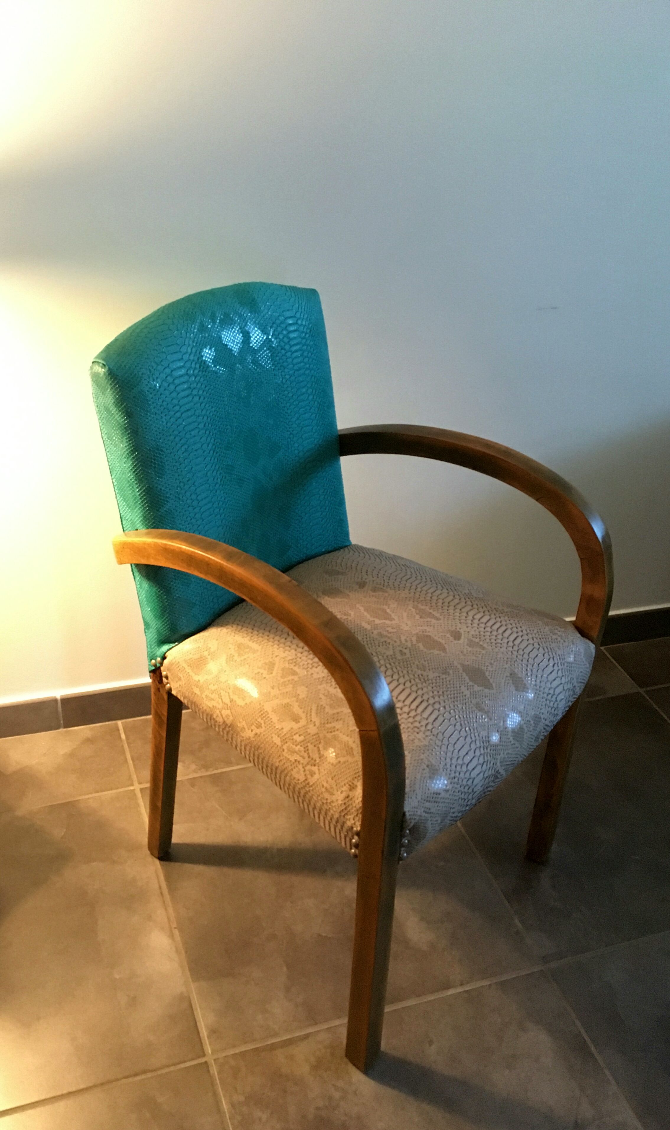 Fauteuil bridge rénové, skaï sable et turquoise