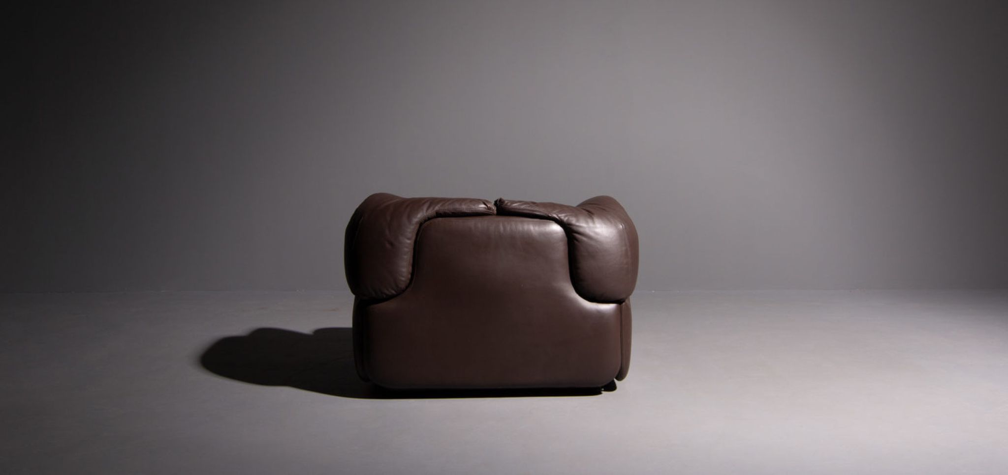 Saporiti armchair designed by Alberto Rosselli brown leather confidential model