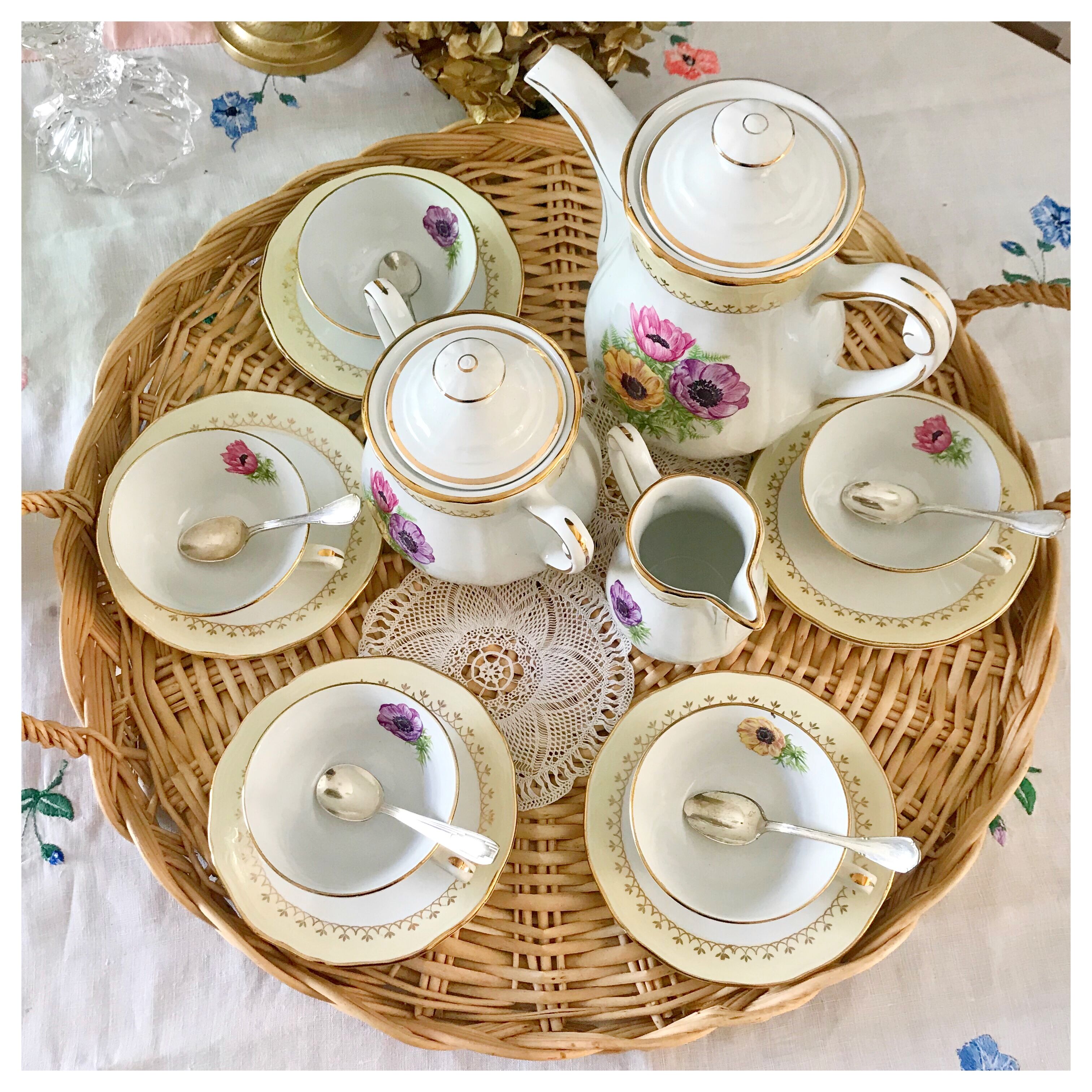 Full tea or coffee service