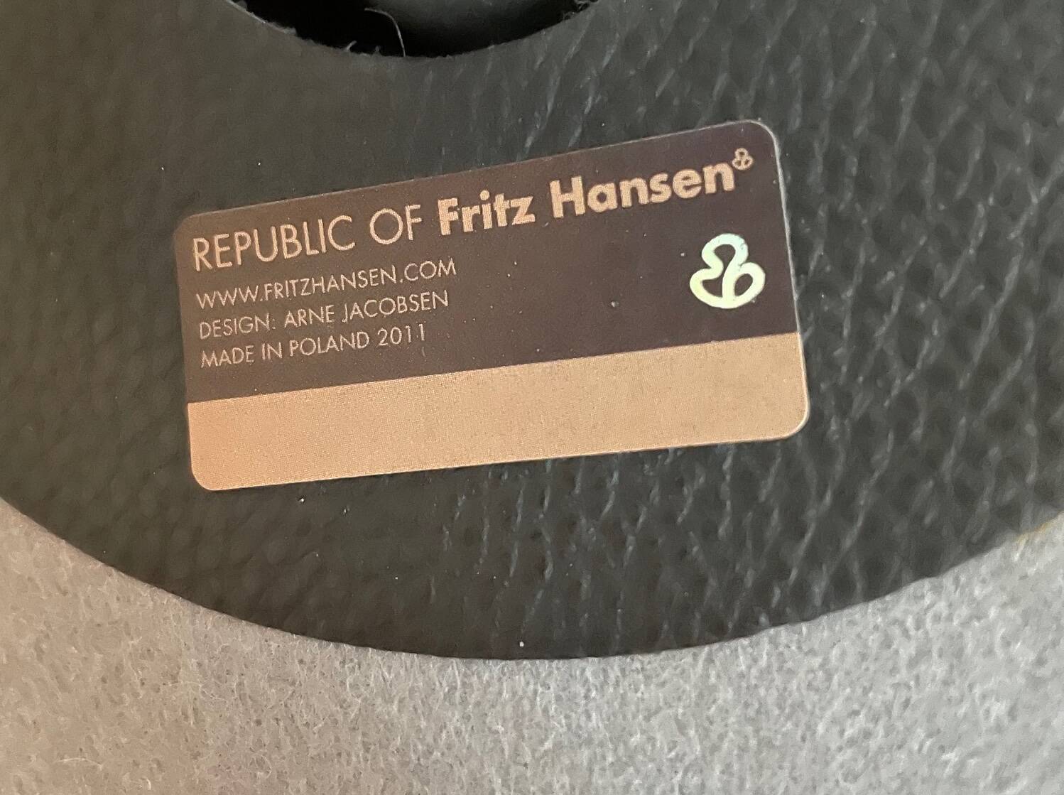 EGG CHAIR - Design Arne JACOBSEN - Edition Fritz HANSEN