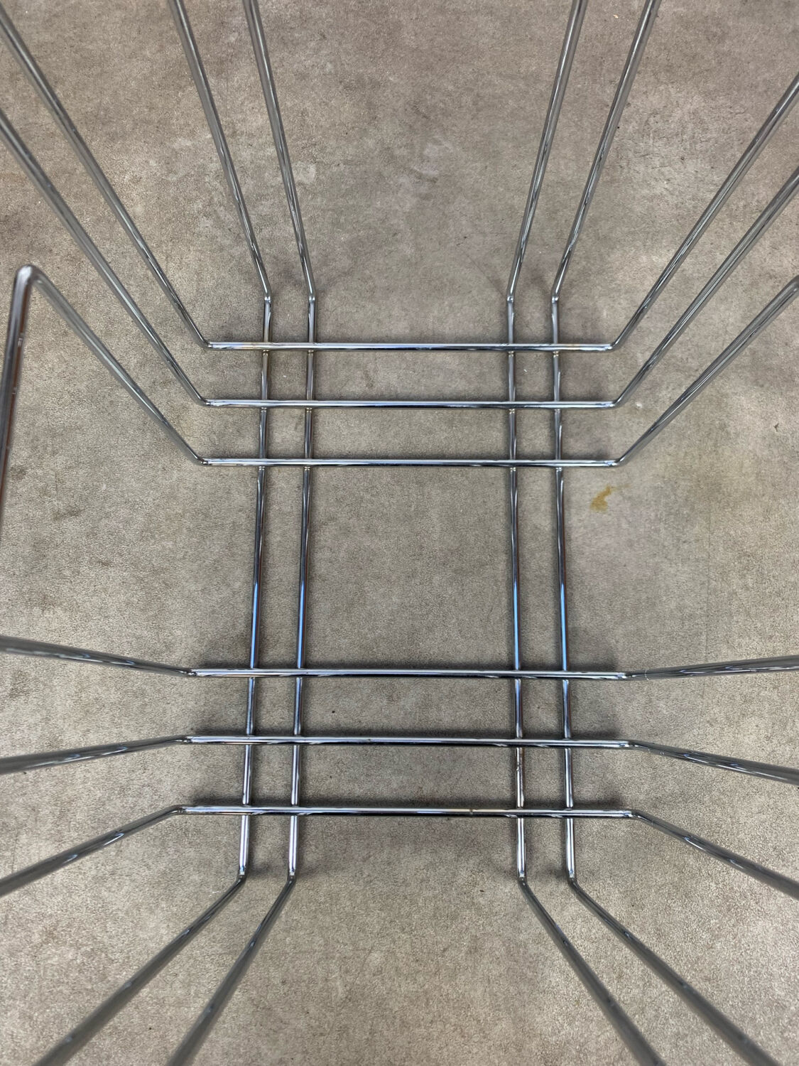Chrome metal magazine rack by Willy Glaeser for TMP, 1980s.