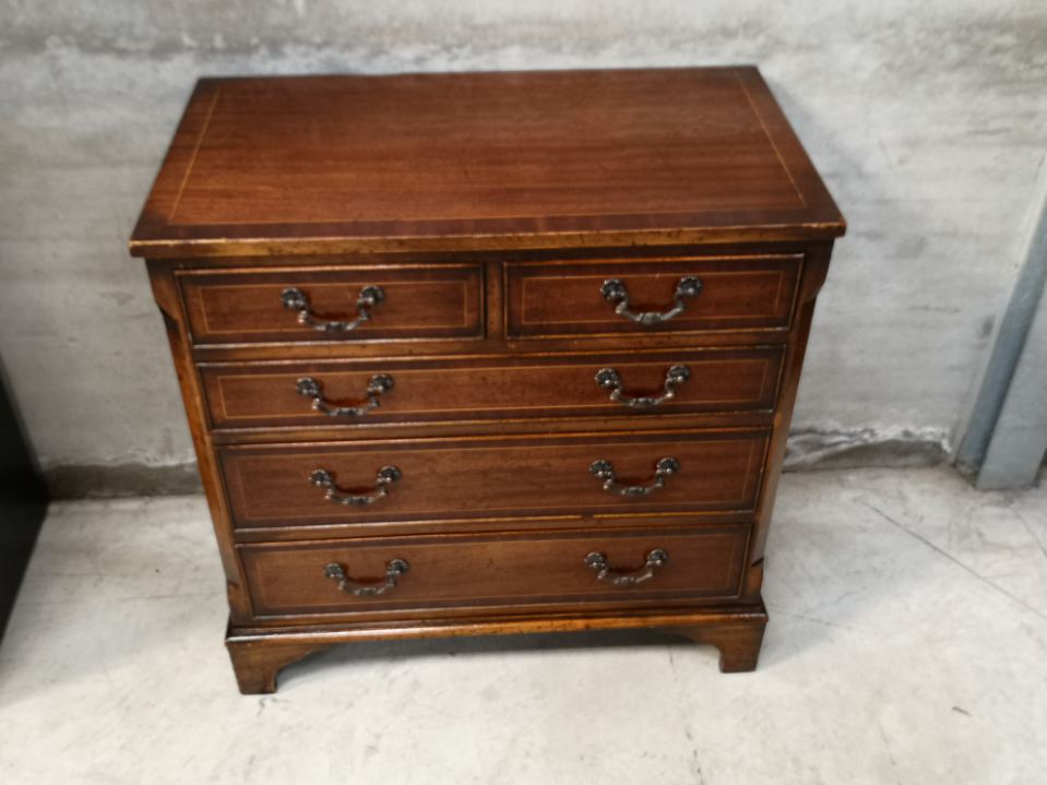 English mahogany chest of drawers 1960/1970