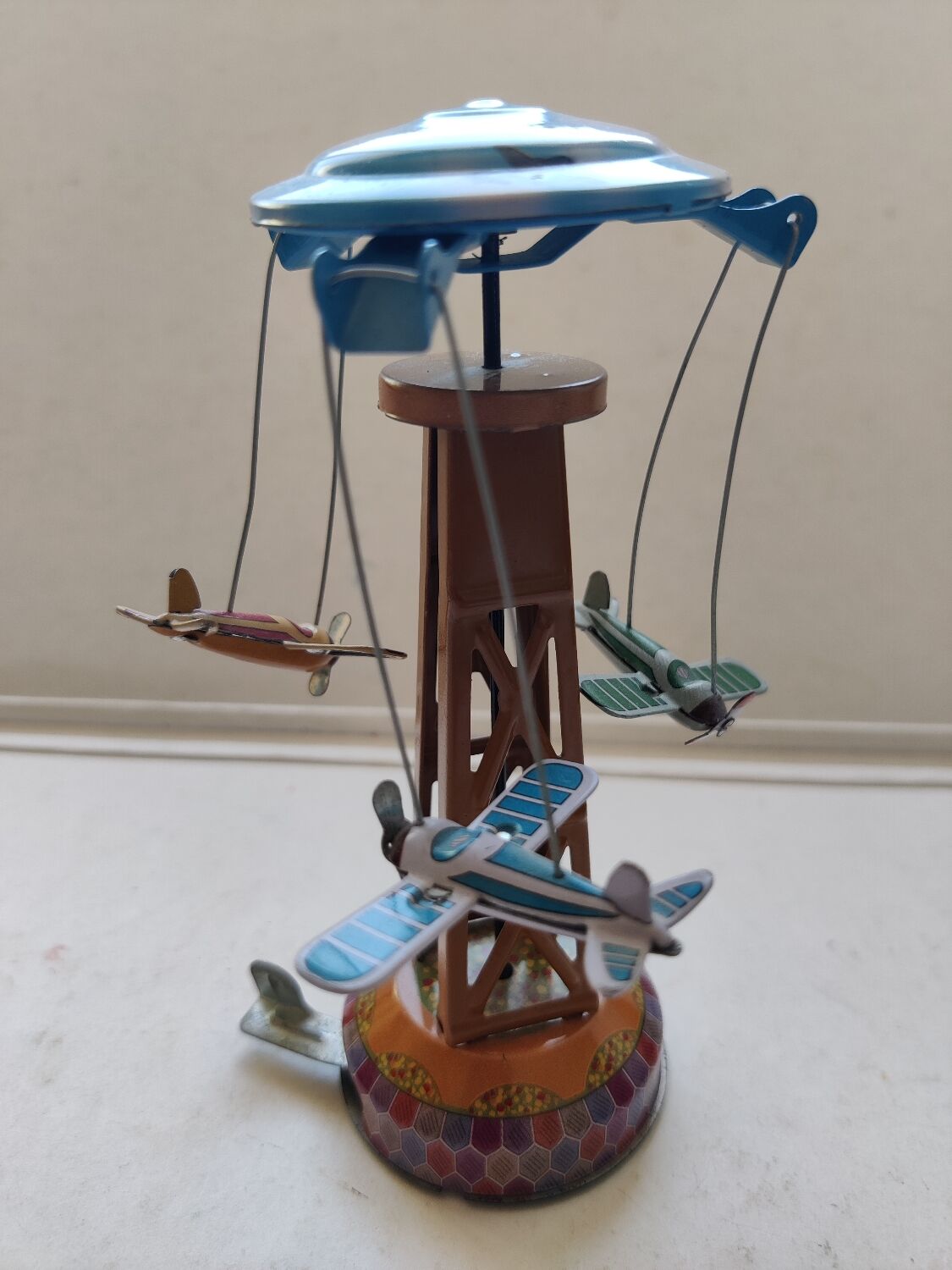 Carousel 3 metal planes