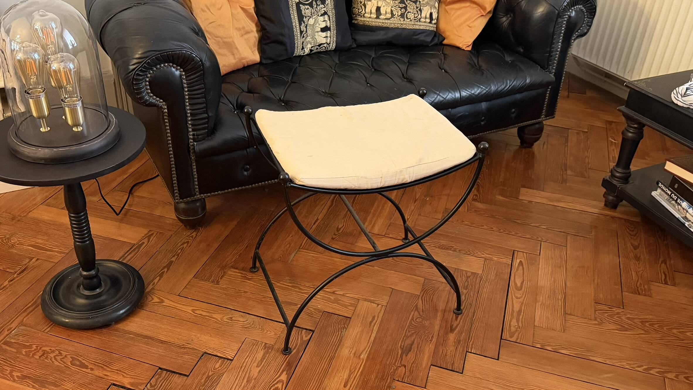 Tabouret curule en fer forgé noir