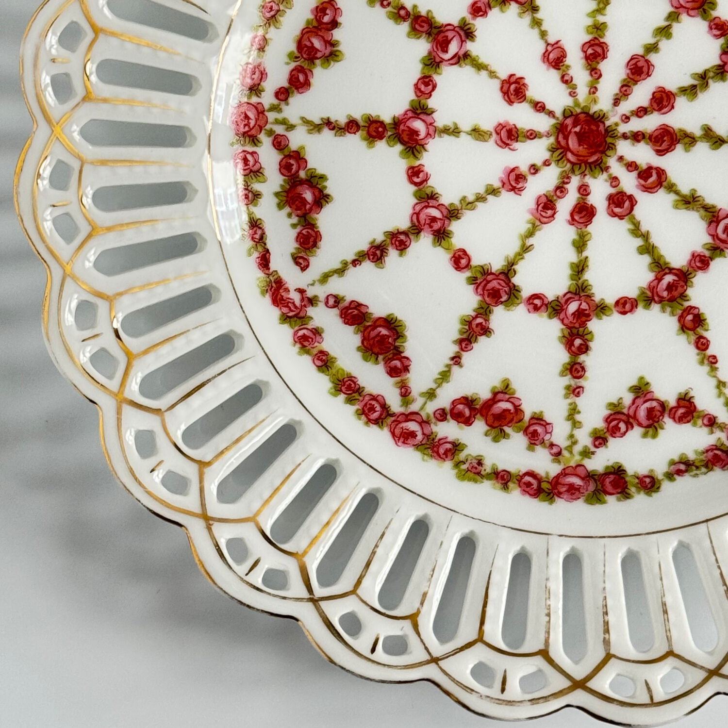 Pair of openwork porcelain plates decorated with roses