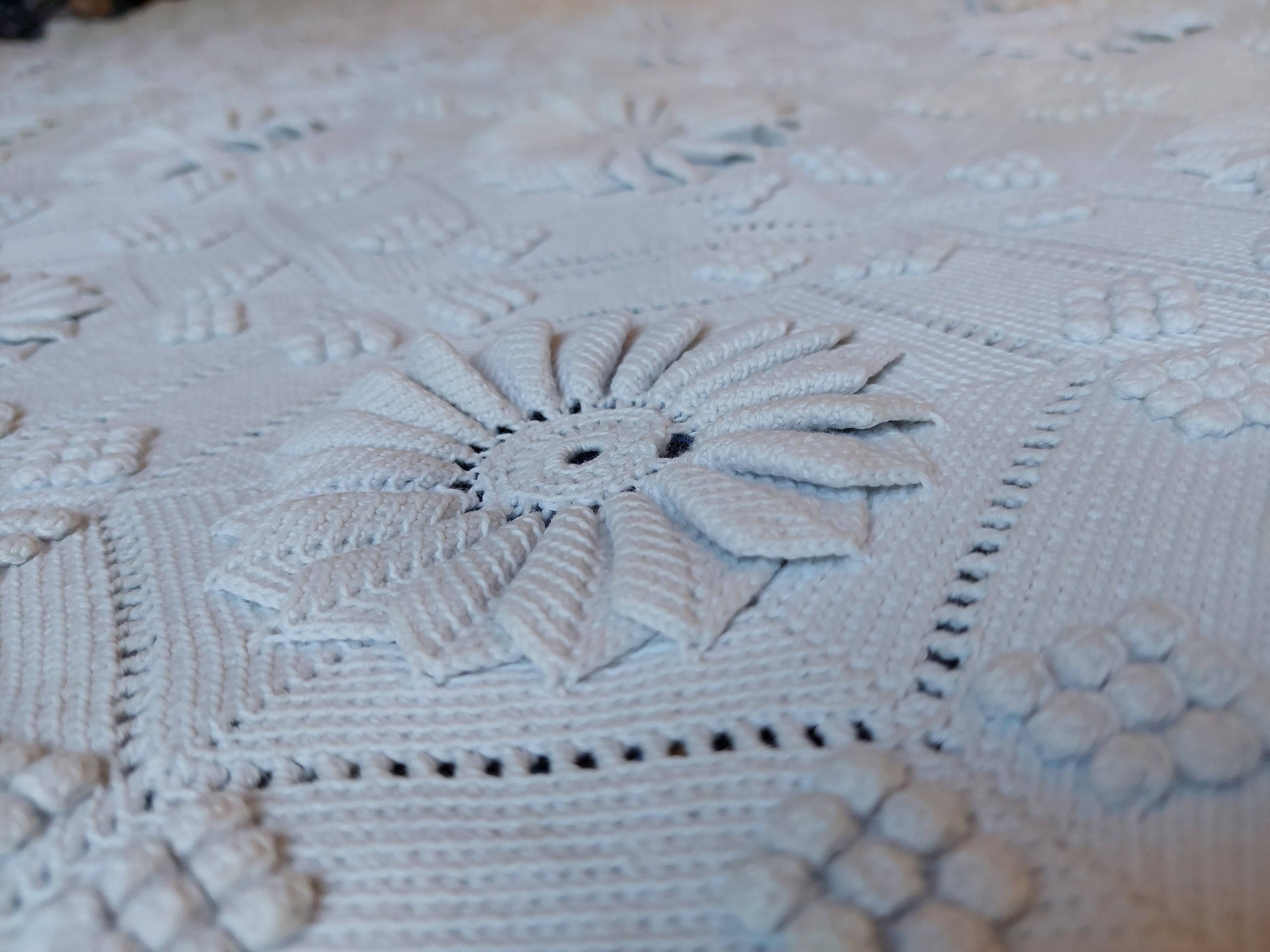 White bed throw with relief embroidery and floral patterns