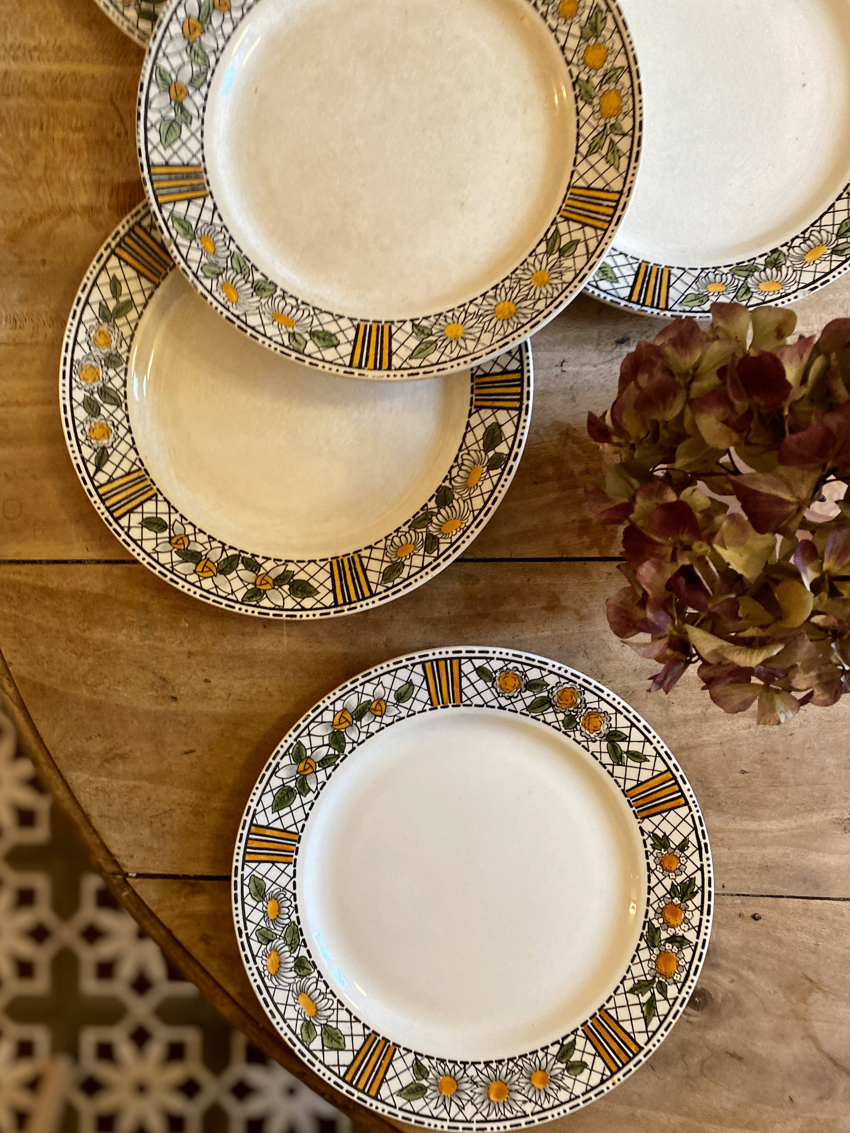 Set of 6 vintage flat plates model Elisabeth from HBCM