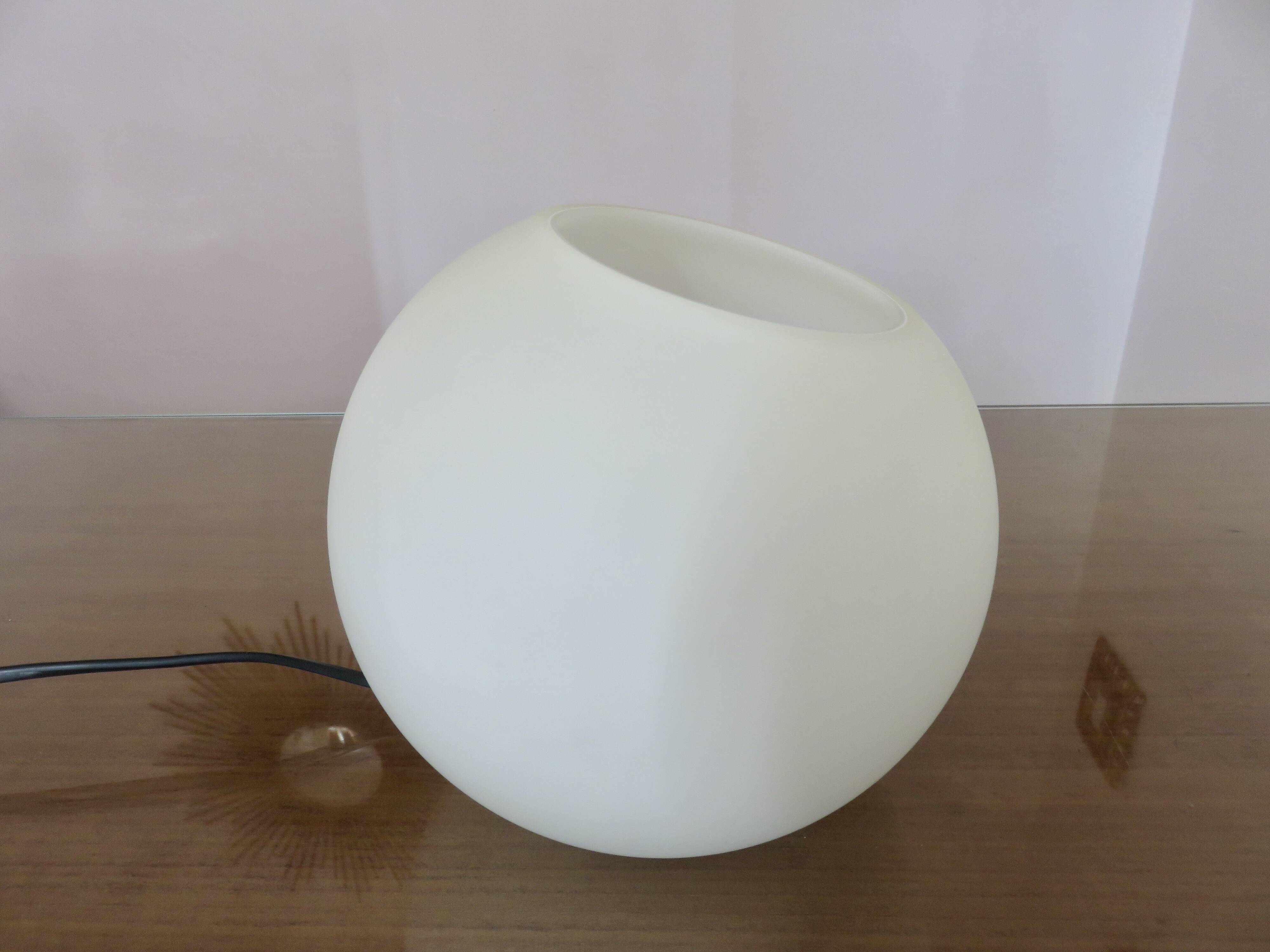 Lampe en opaline blanche 1980