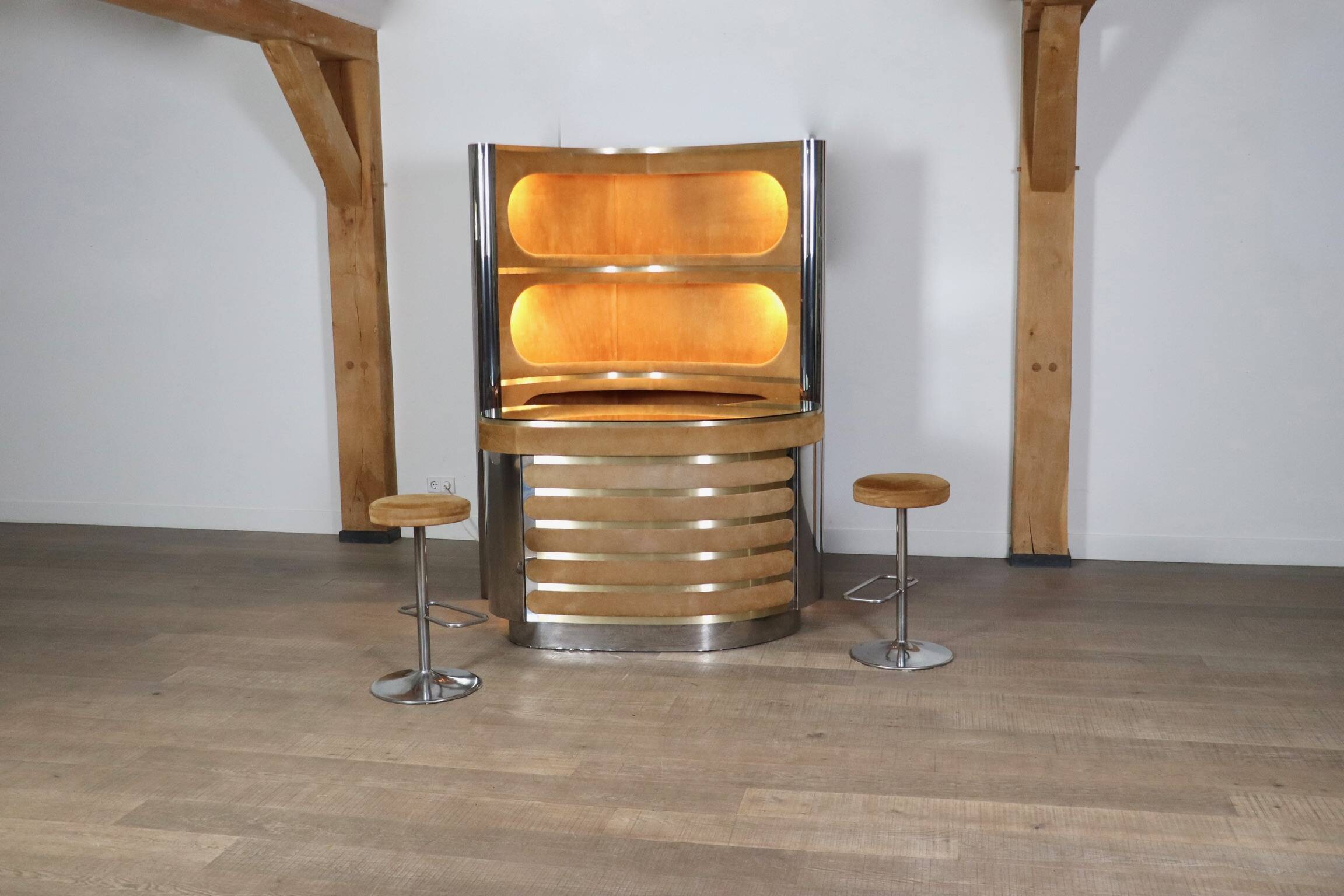 Suede and chrome bar with cognac-colored bar stools, Italy, 1970s