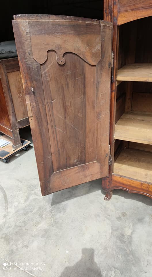 Solid walnut sideboard from the late 18th century, Transition period