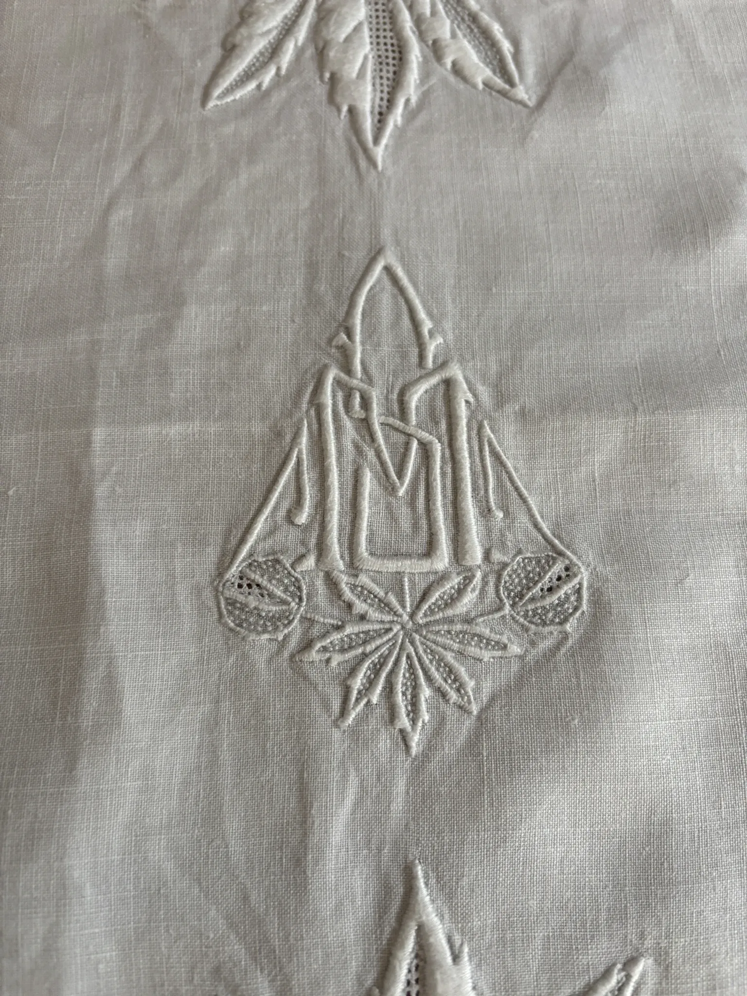 Nappe brodée ancienne