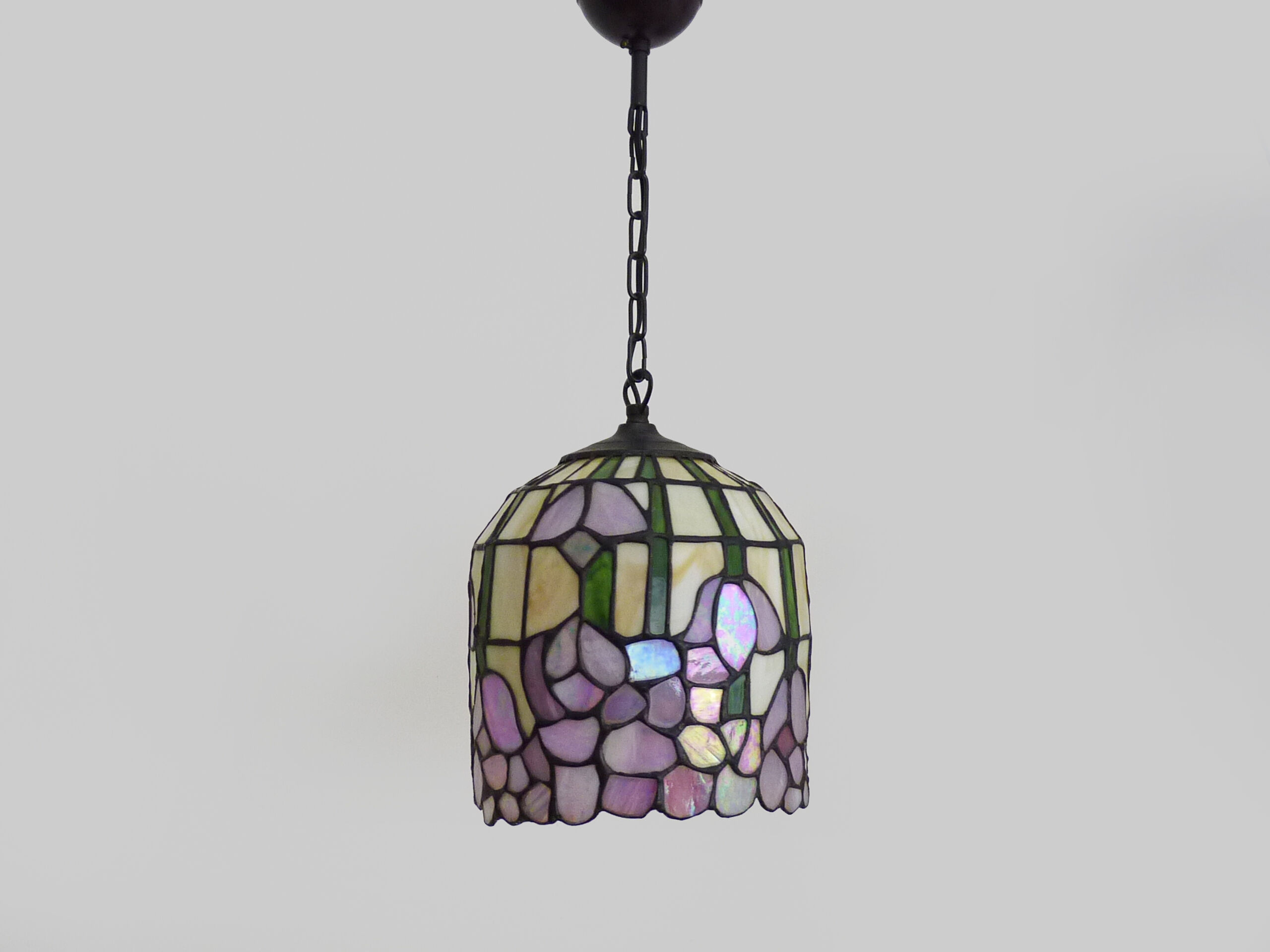 Tiffany pendant lamp in glass paste with floral decoration.