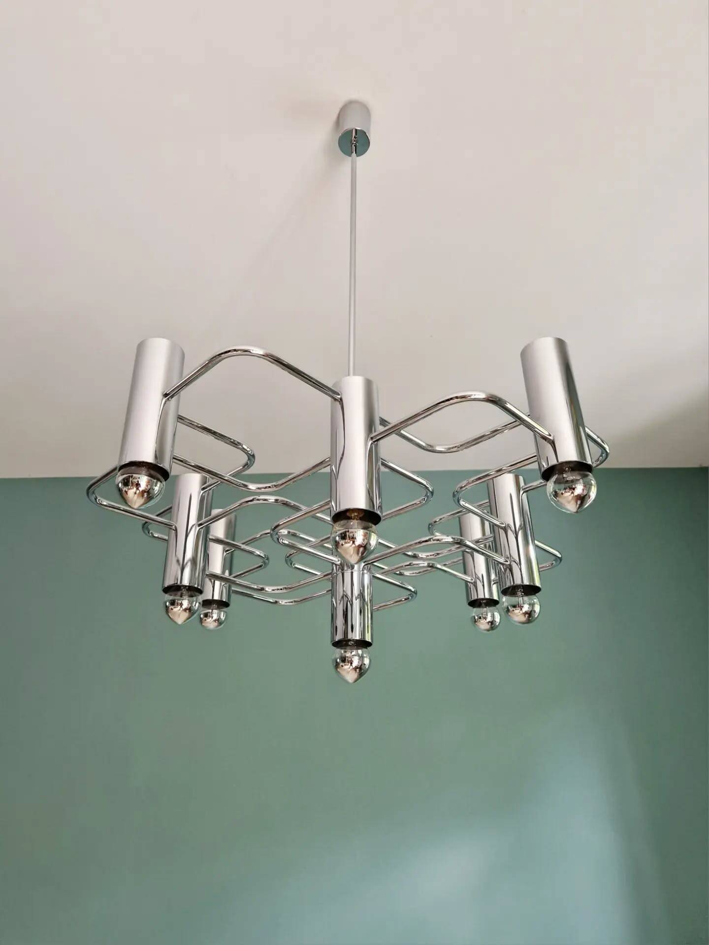 Large geometric chandelier in chrome metal, design by G. Sciolari, 1970.