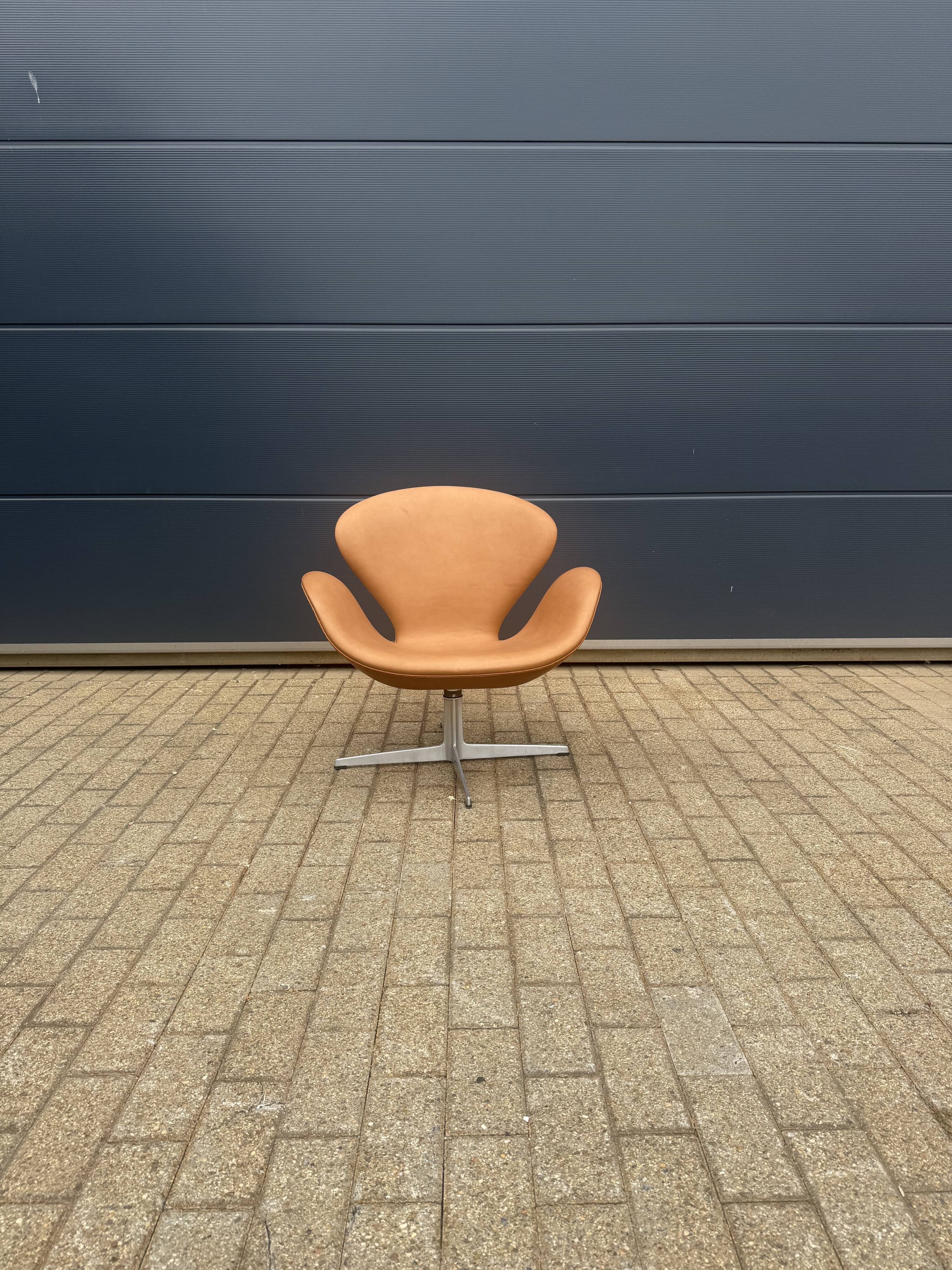 Fritz Hansen Swan Chair 05-‘67 Cognac Camel leather AS NEW