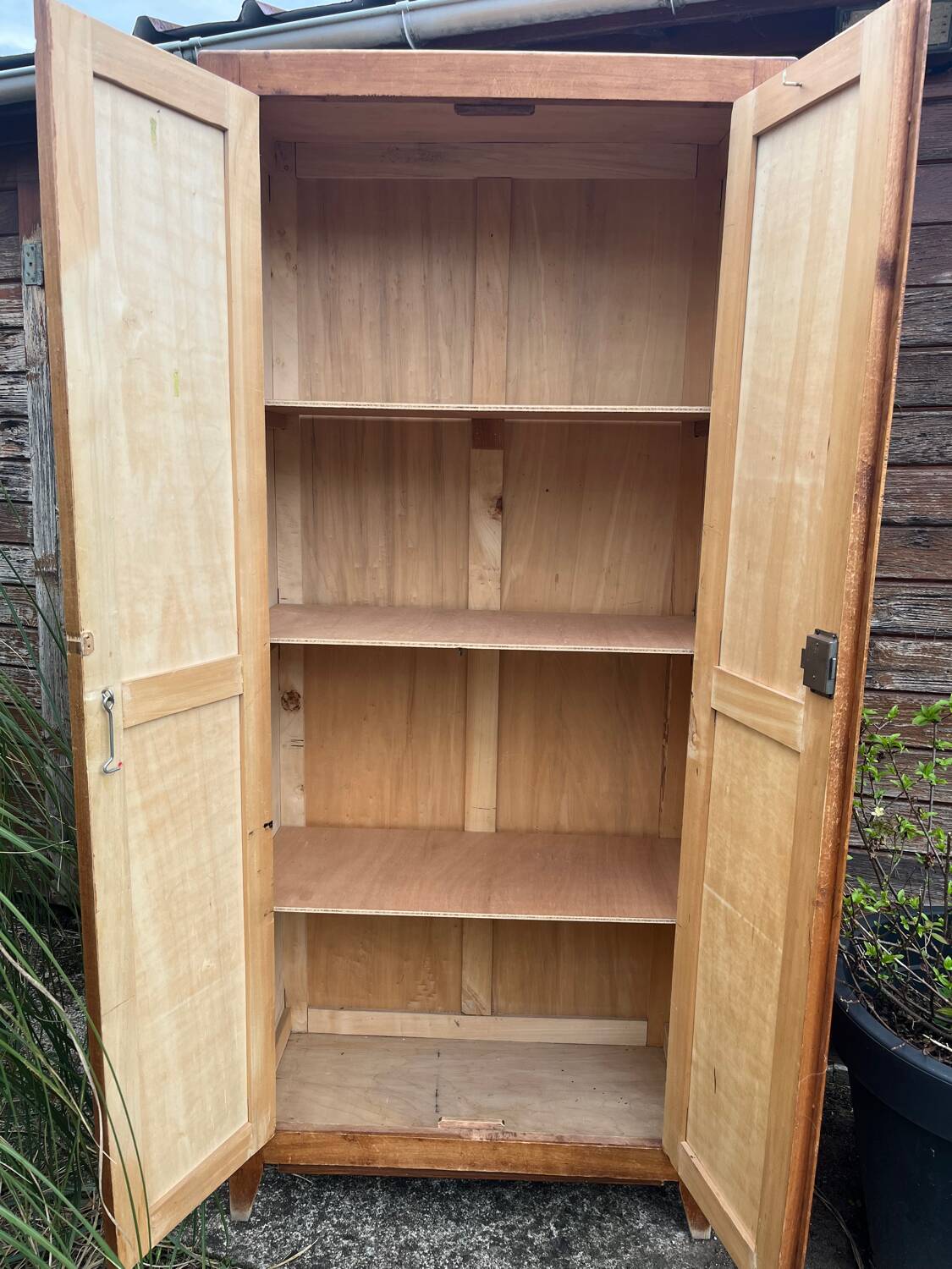 Armoire en bois vintage à deux p
