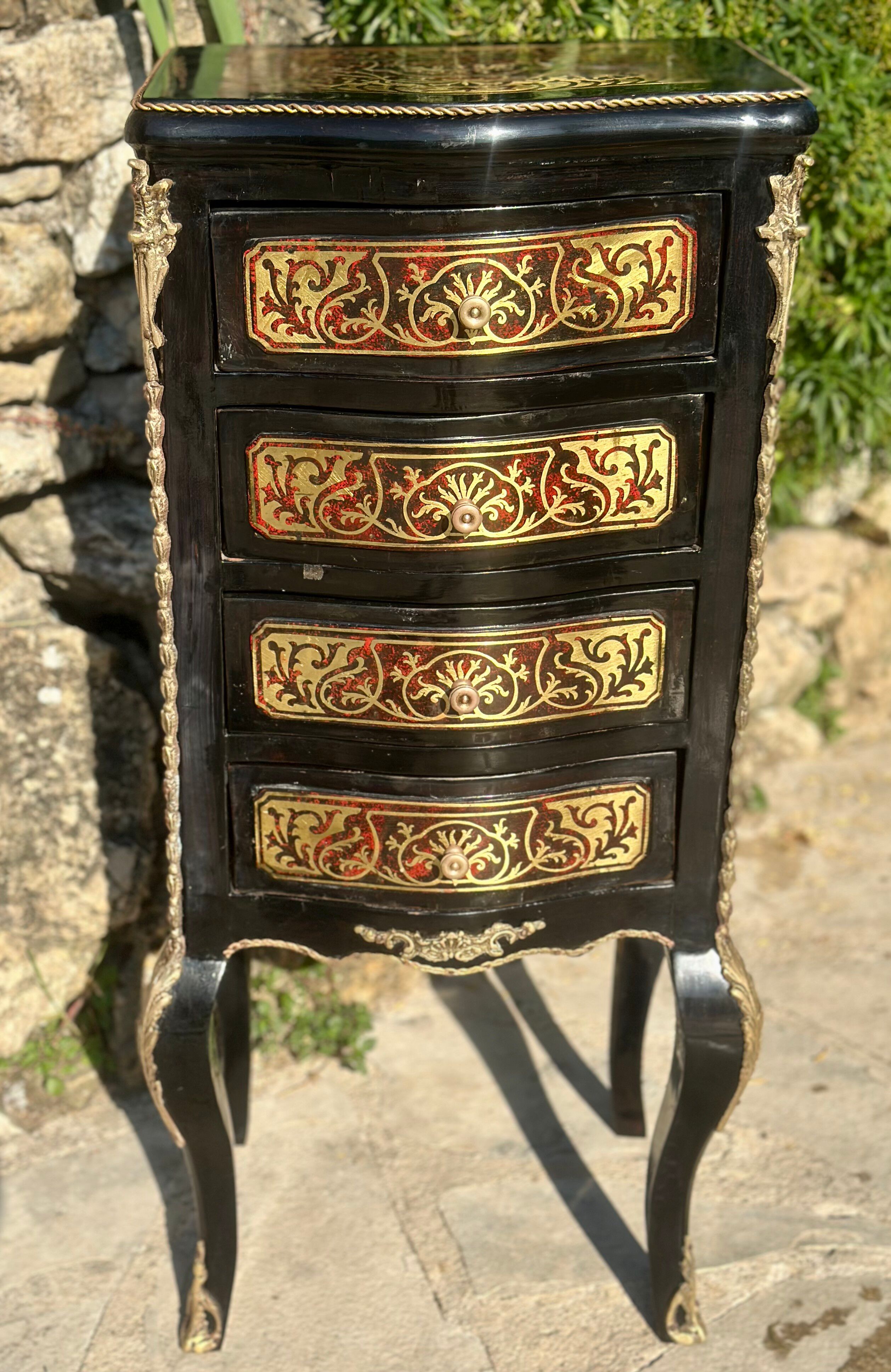 Petit chiffonnier de style Napoléon III.