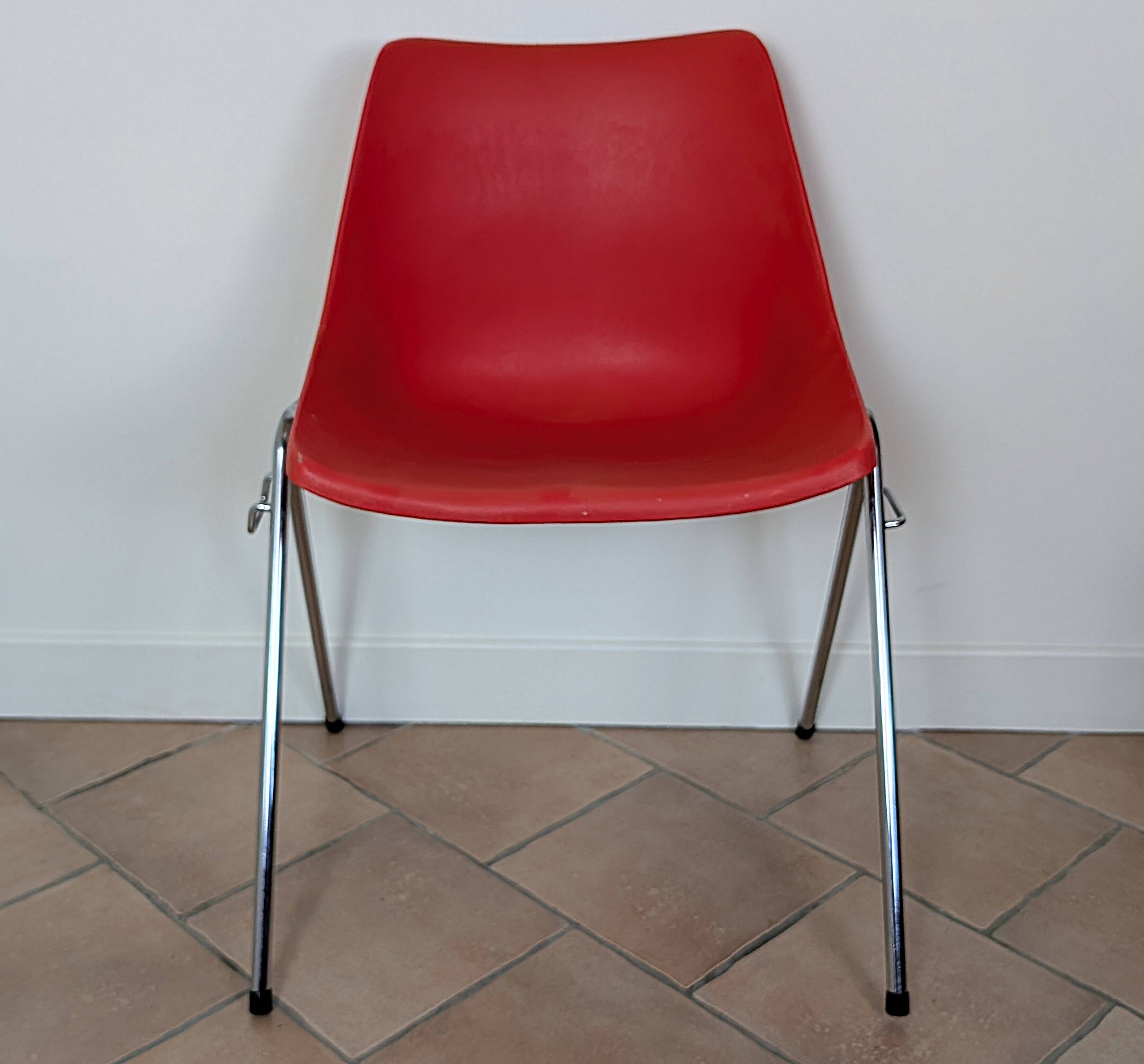 Lafargue L202 stackable chairs