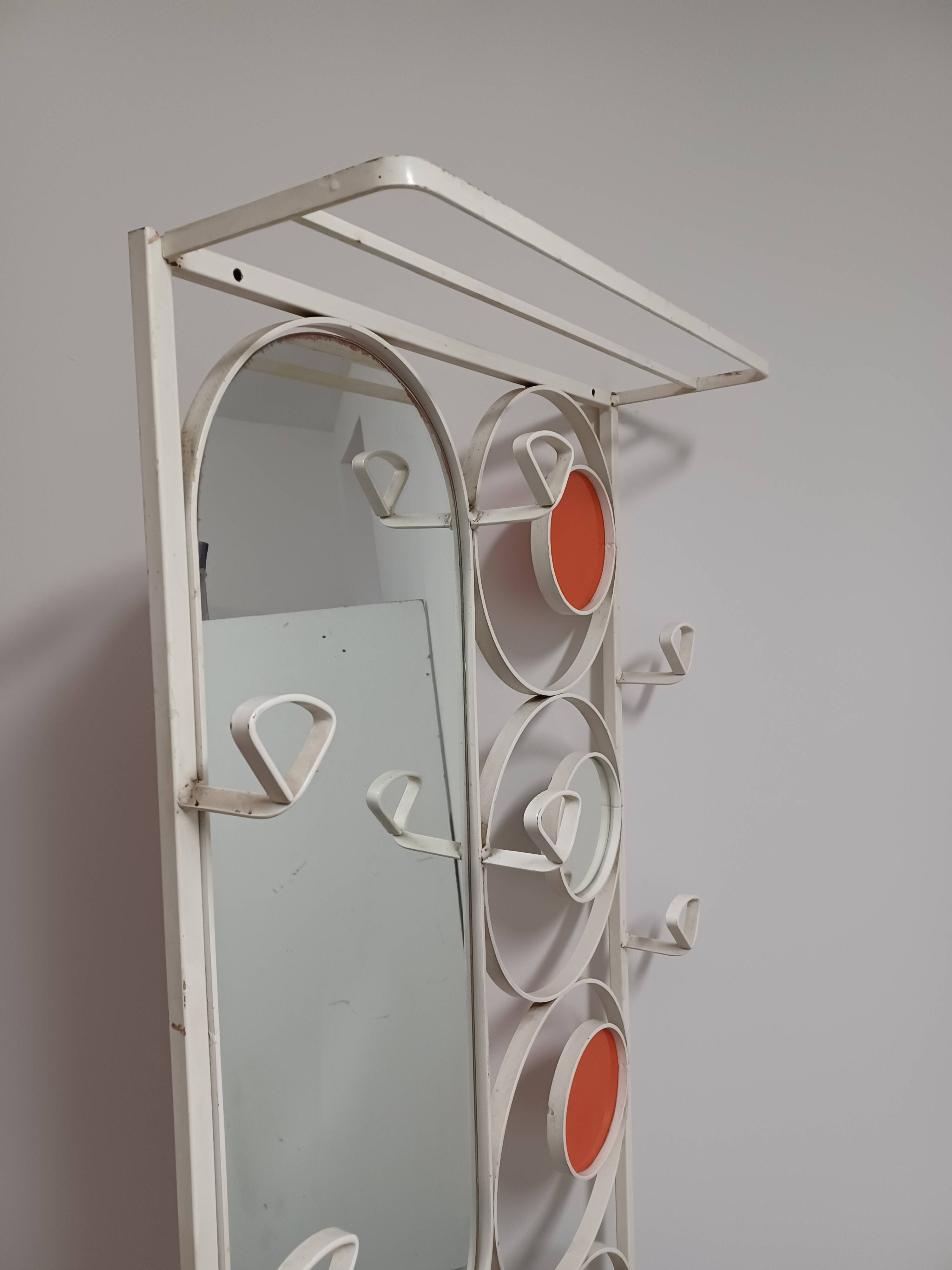 Wall-mounted locker room, 70'S