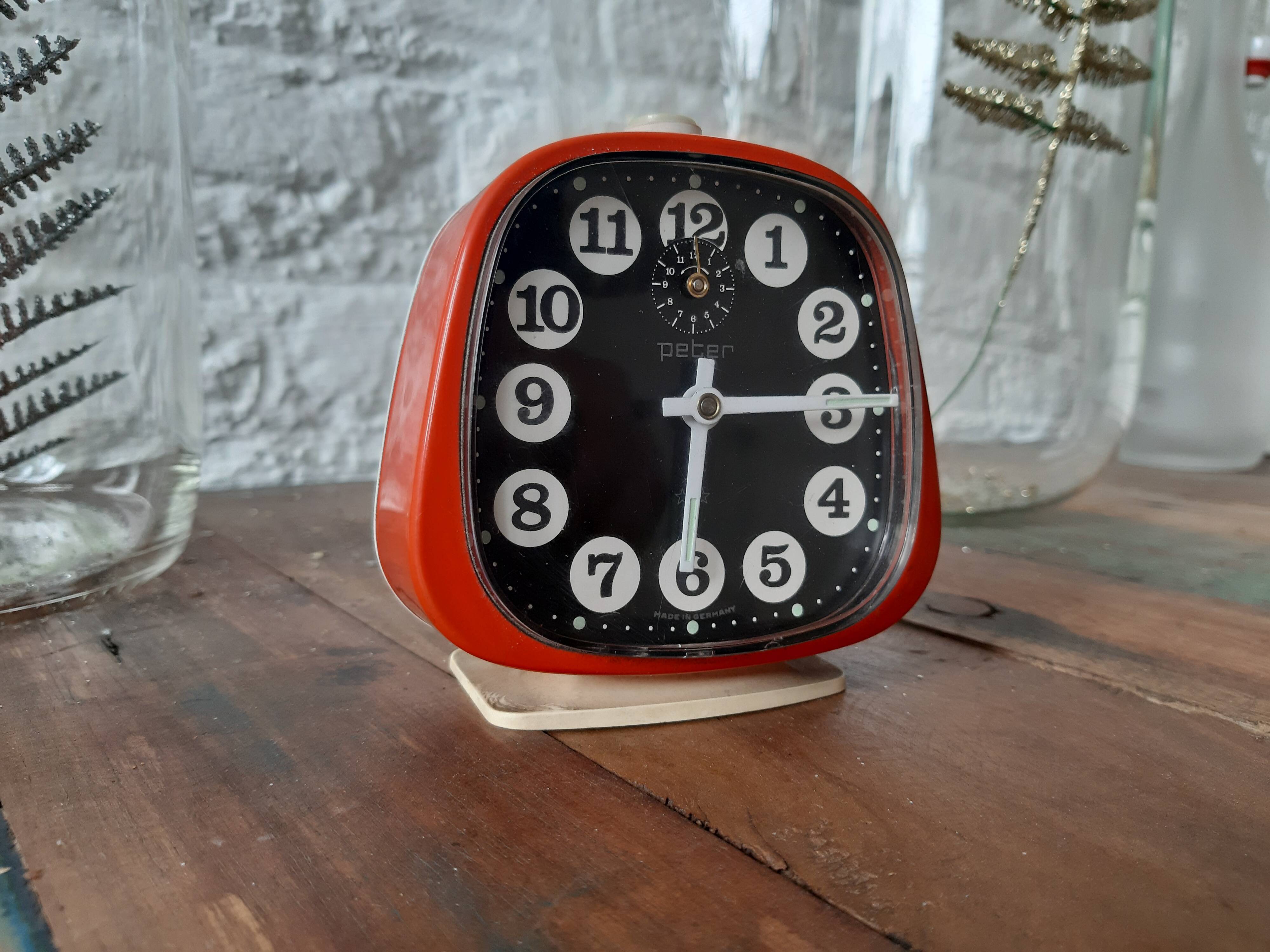 Peter retro vintage red alarm clock
