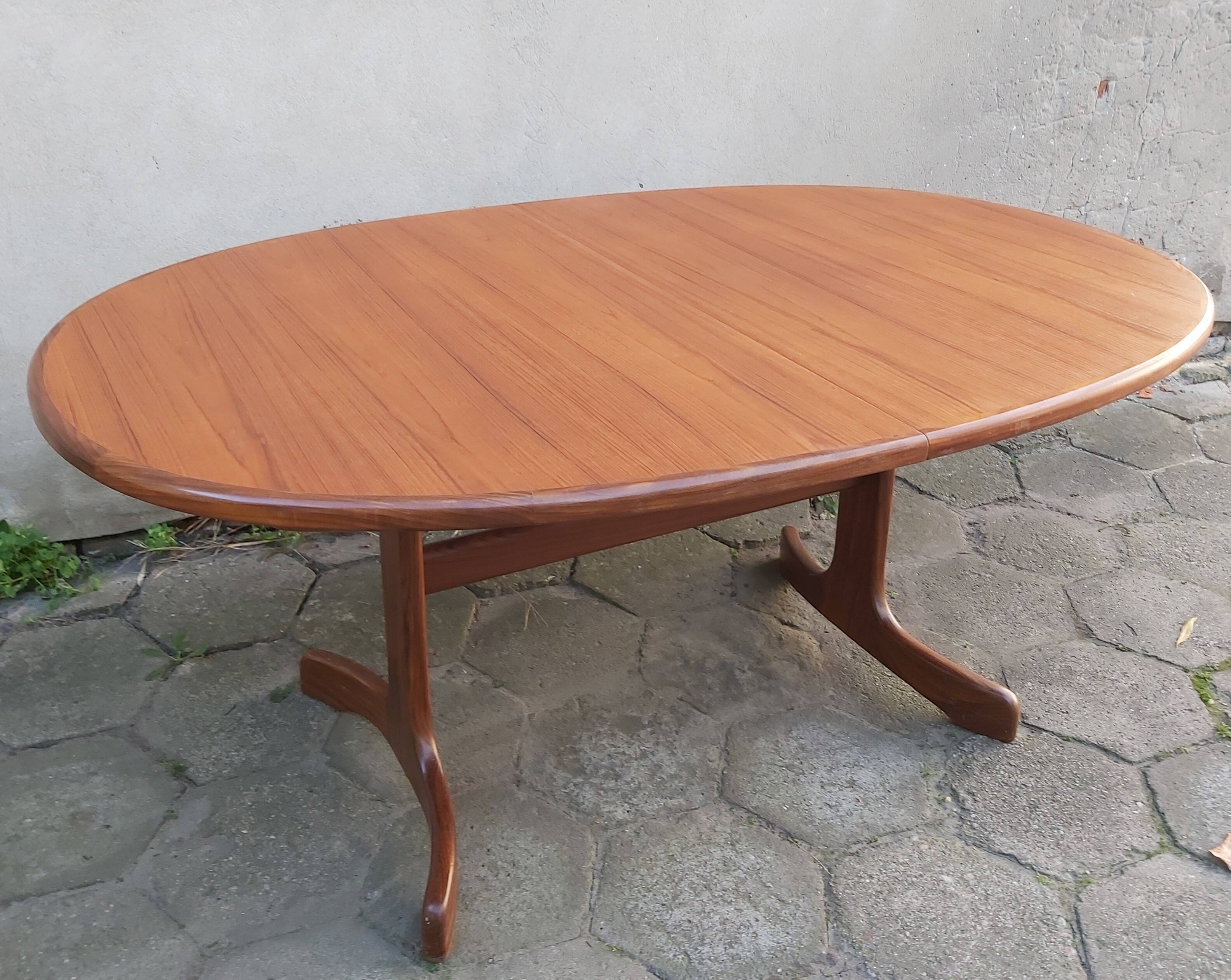 Extendable table, designed by V. Wilkins, G-Plan, Great Britain, 1960s.