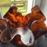 Tortoiseshell effect cut - handkerchief shape