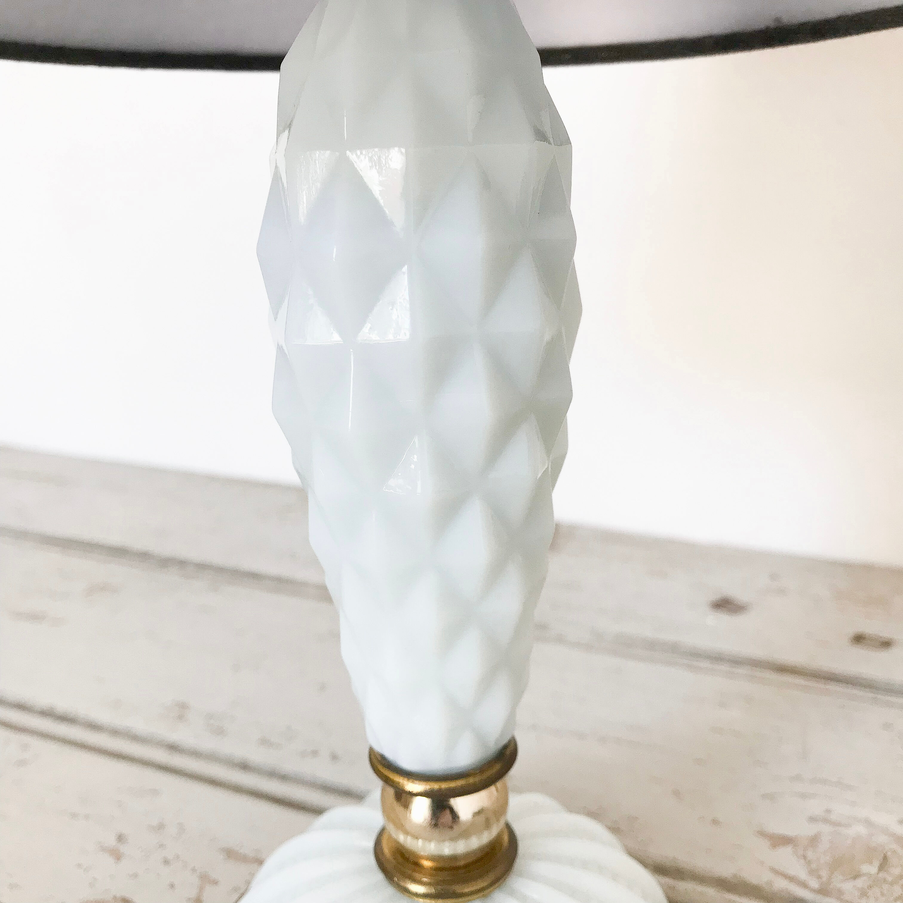 Pineapple opaline table lamp