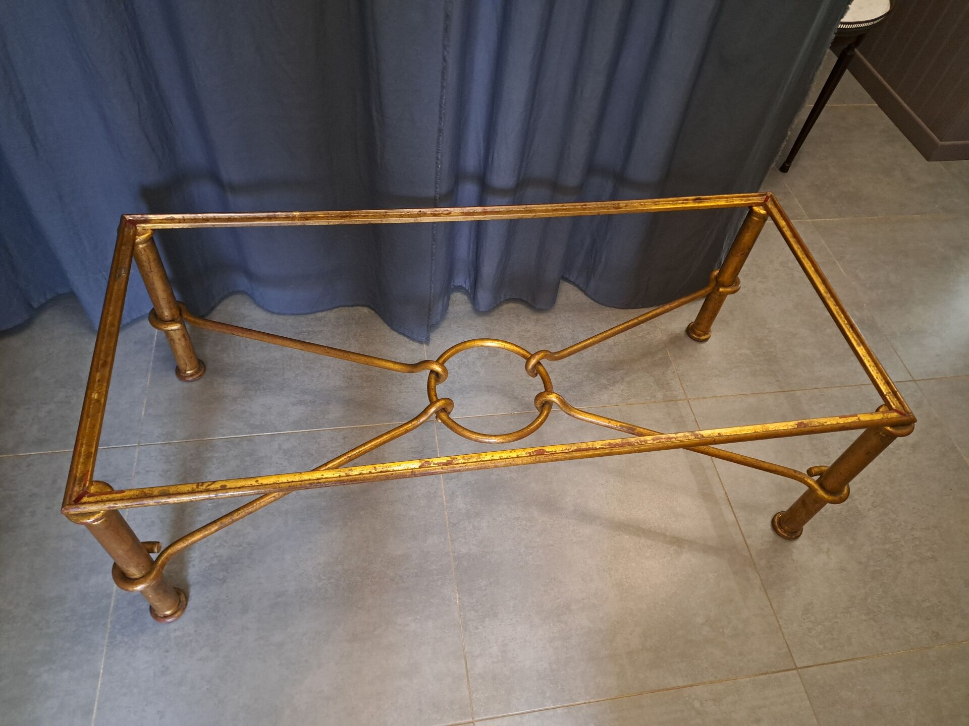 Table basse Hermes de G. Banci en métal doré