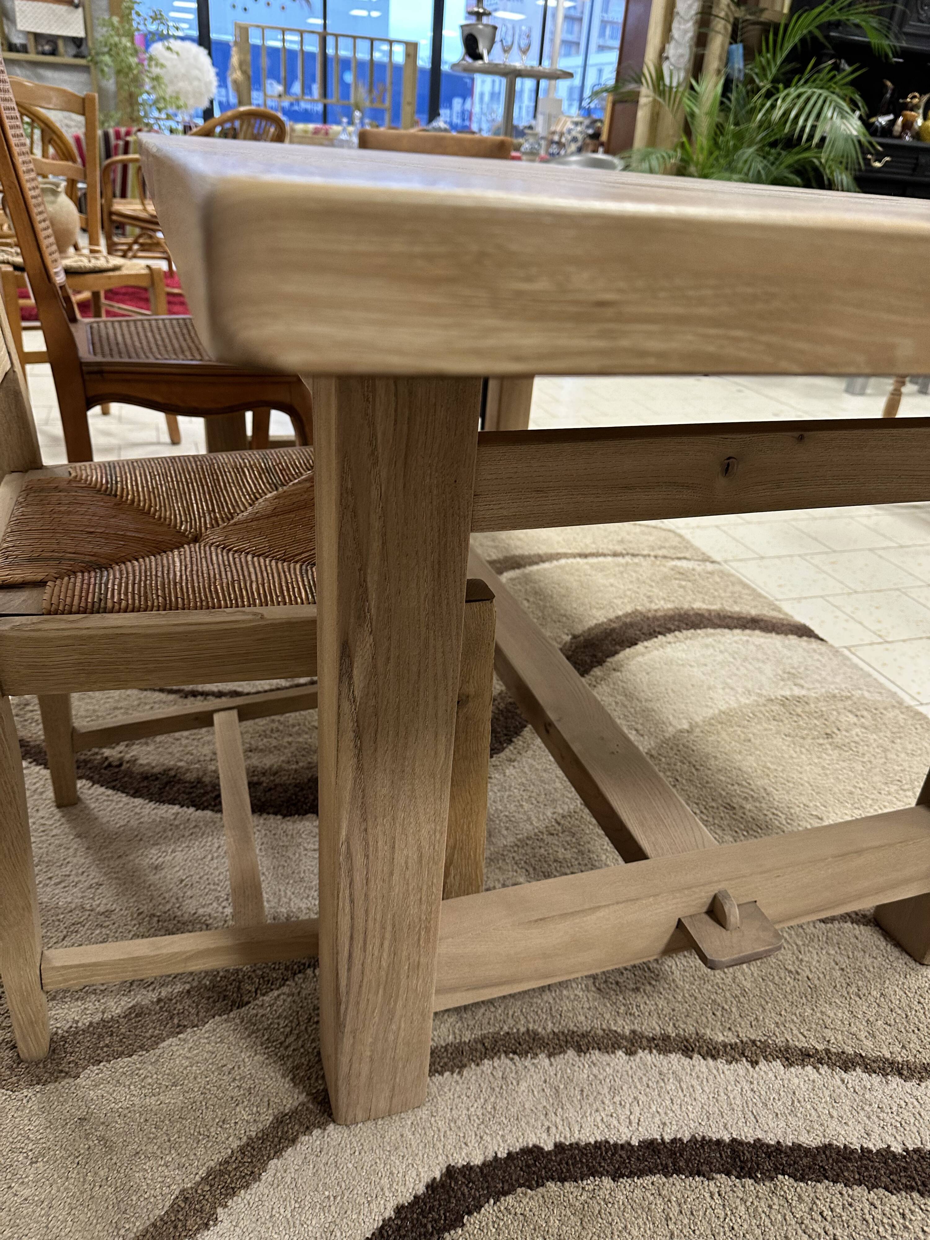 Table de salle à manger en chêne massif