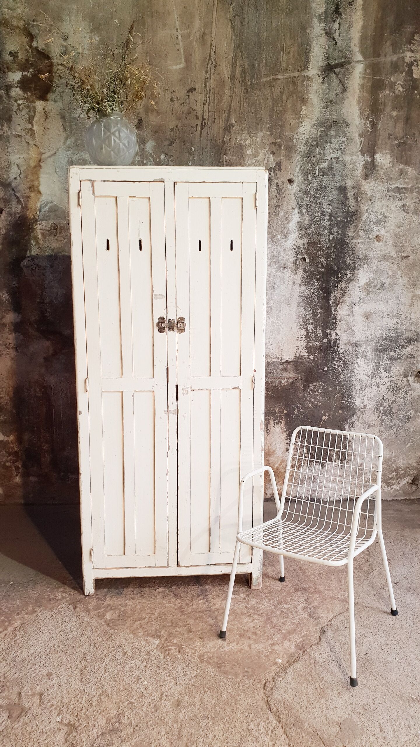 Armoire vintage