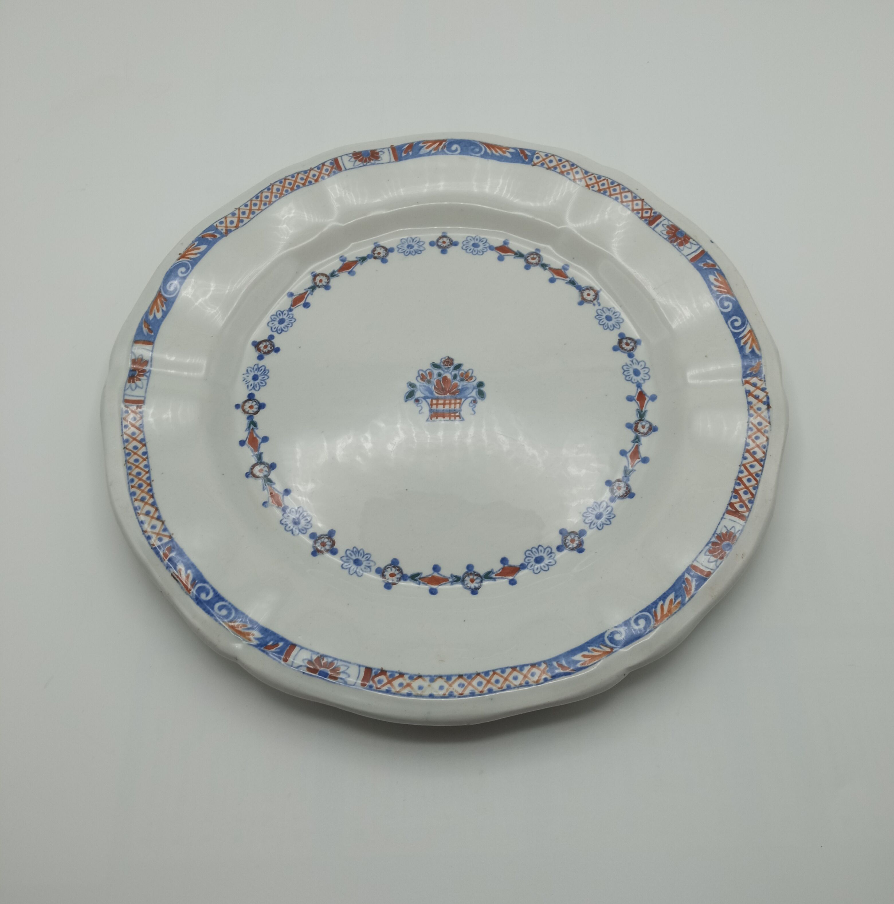 Assiette en faïence " modèle Rouen"