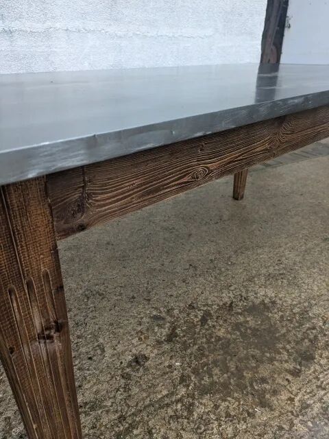 Grande table dessus zinc