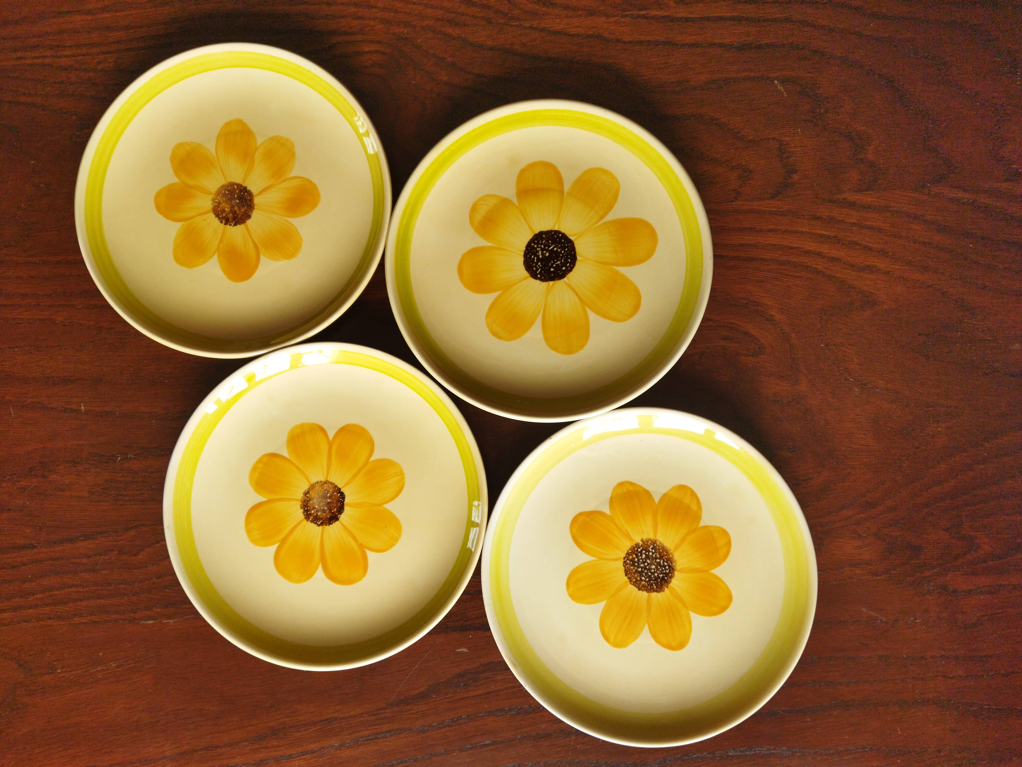 4 Gien “Soleil” dessert plates