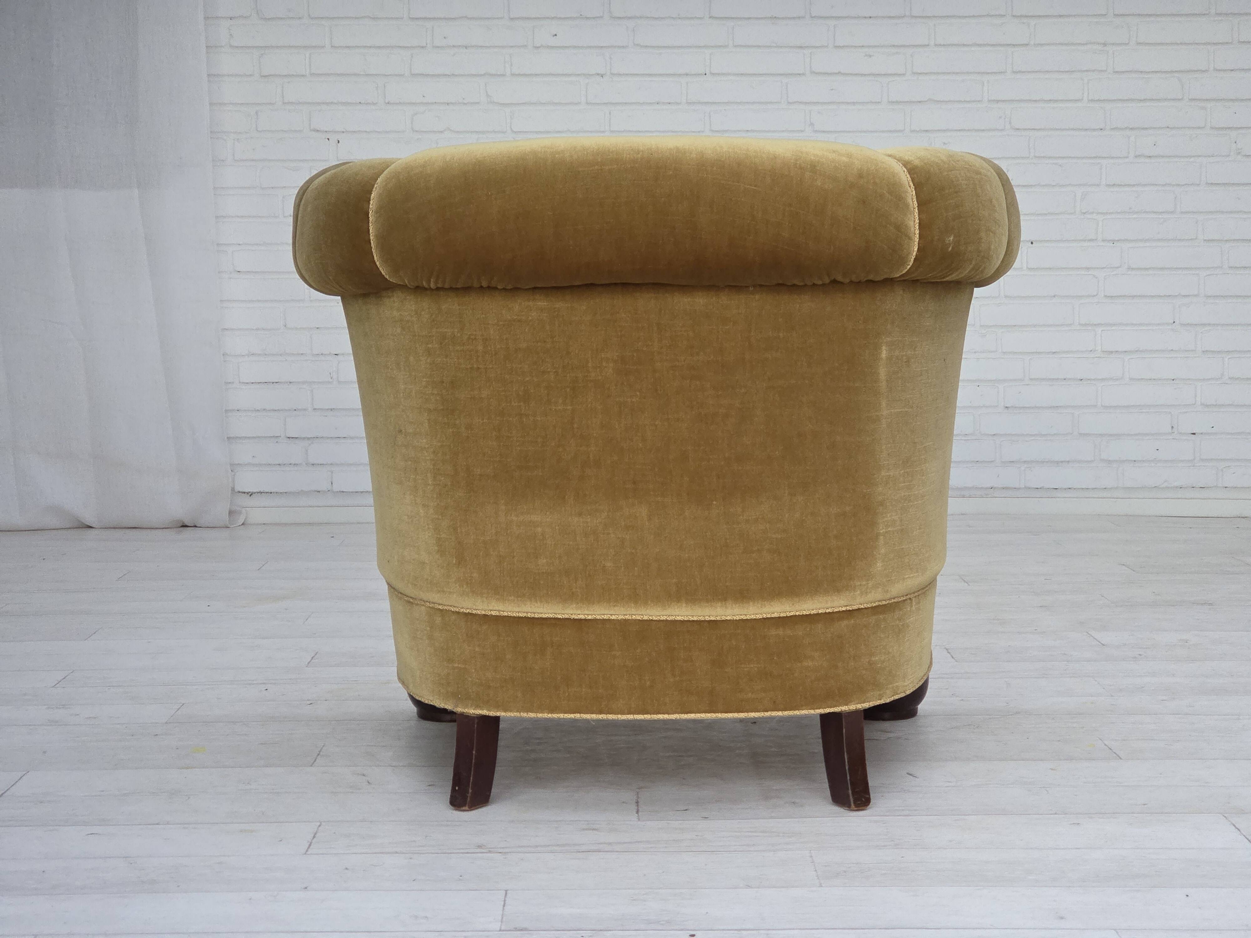 Fauteuil danois en velours vert clair et chêne, années 1960