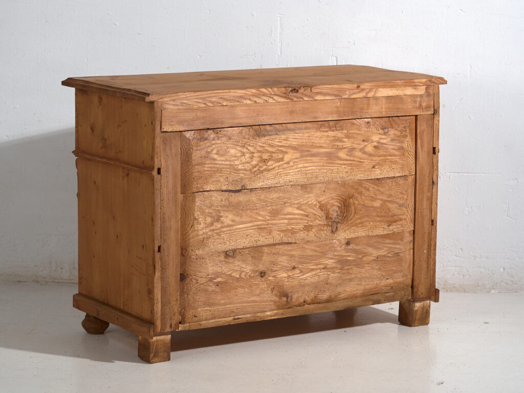 Commode ancienne en pin massif – Meuble rustique européen – circa 1900