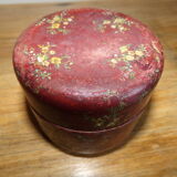 Boîte ronde ancienne en carton bouilli