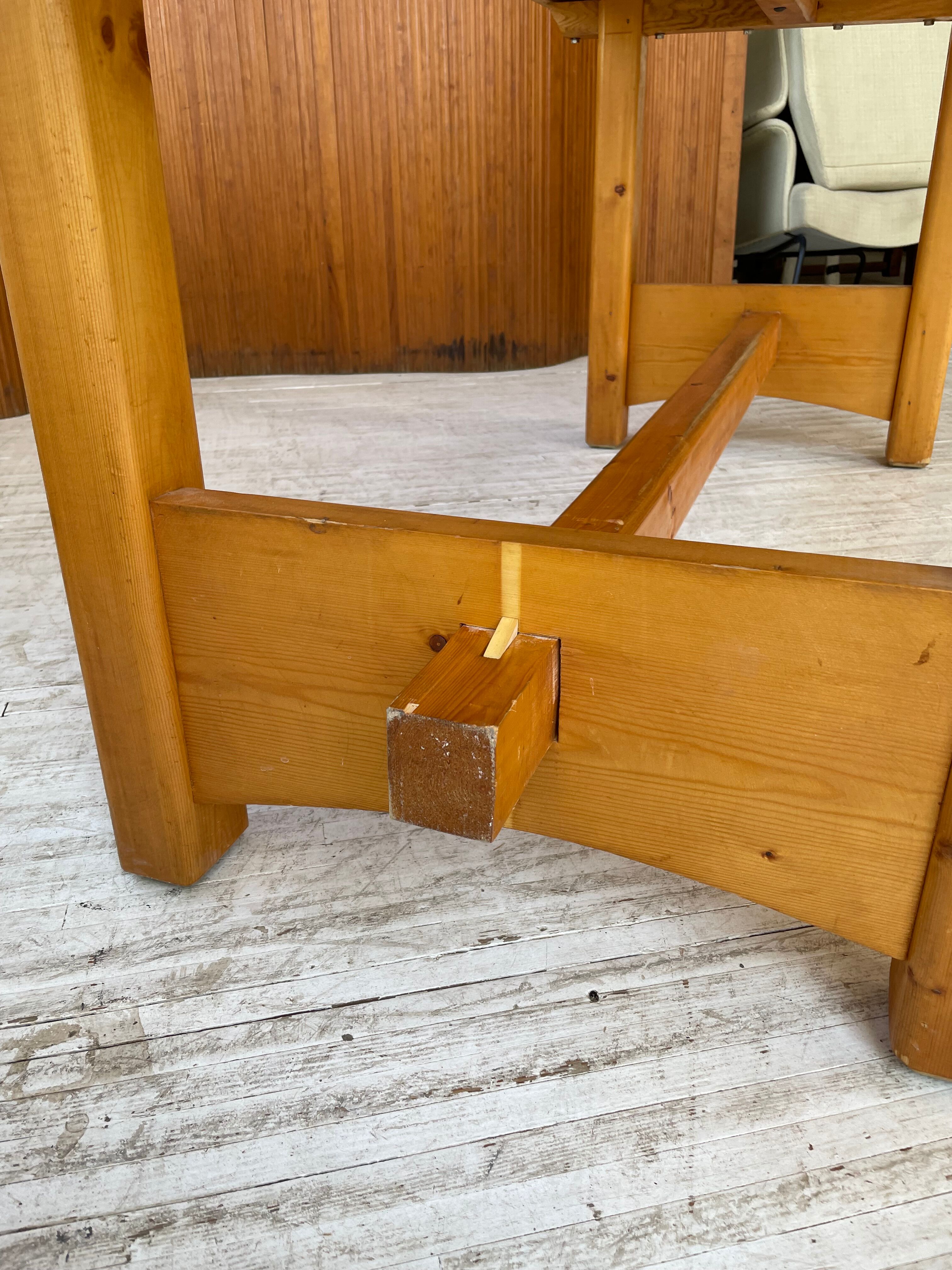 Mountain furniture table in pine 2m