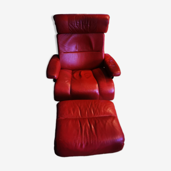 Savannha armchair with red leather ottoman