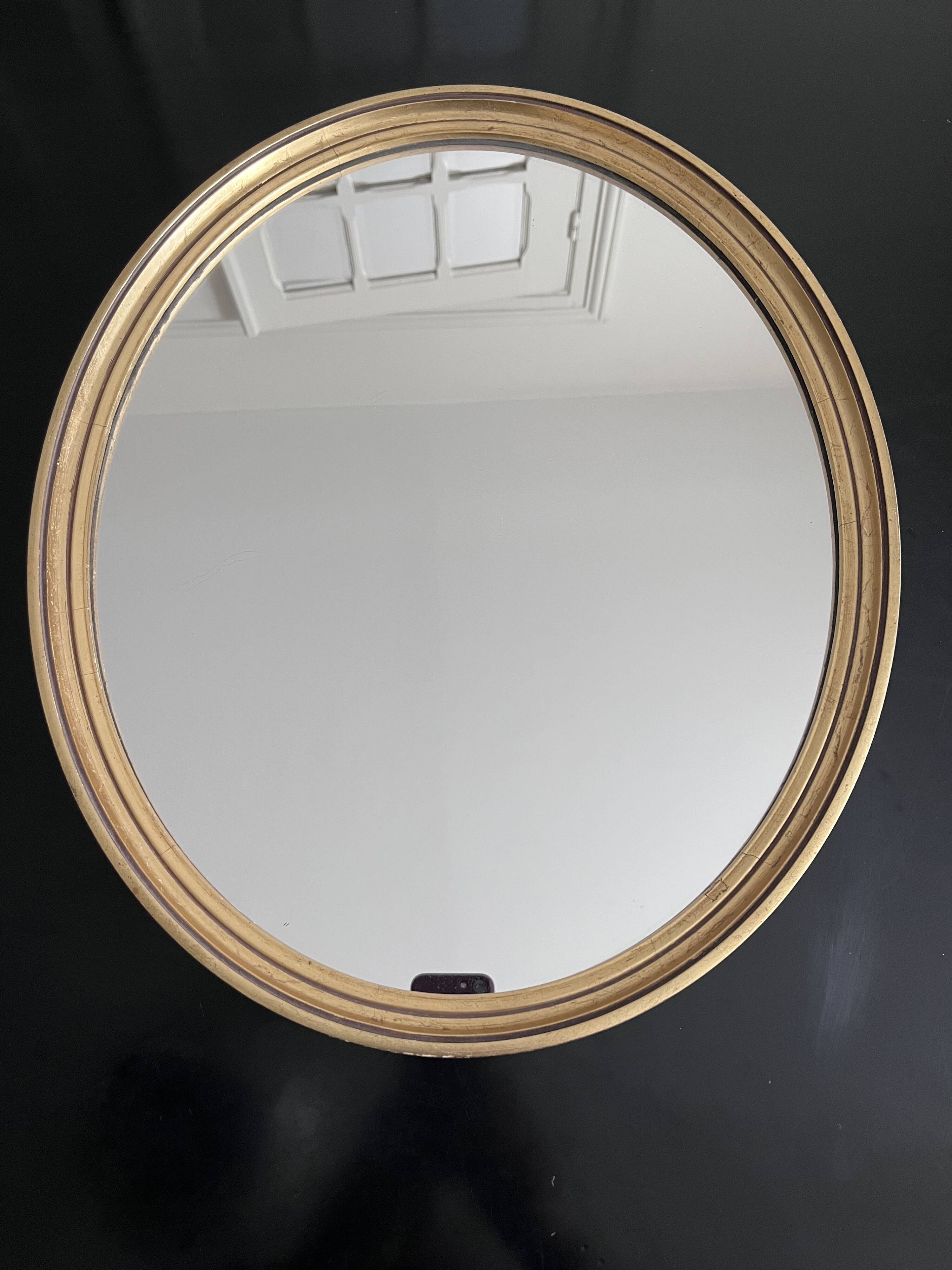 Oval mirror in gilded wood 43x53cm