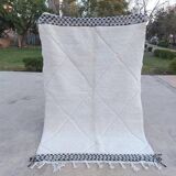 White rug in natural wool, 250cm x 150cm