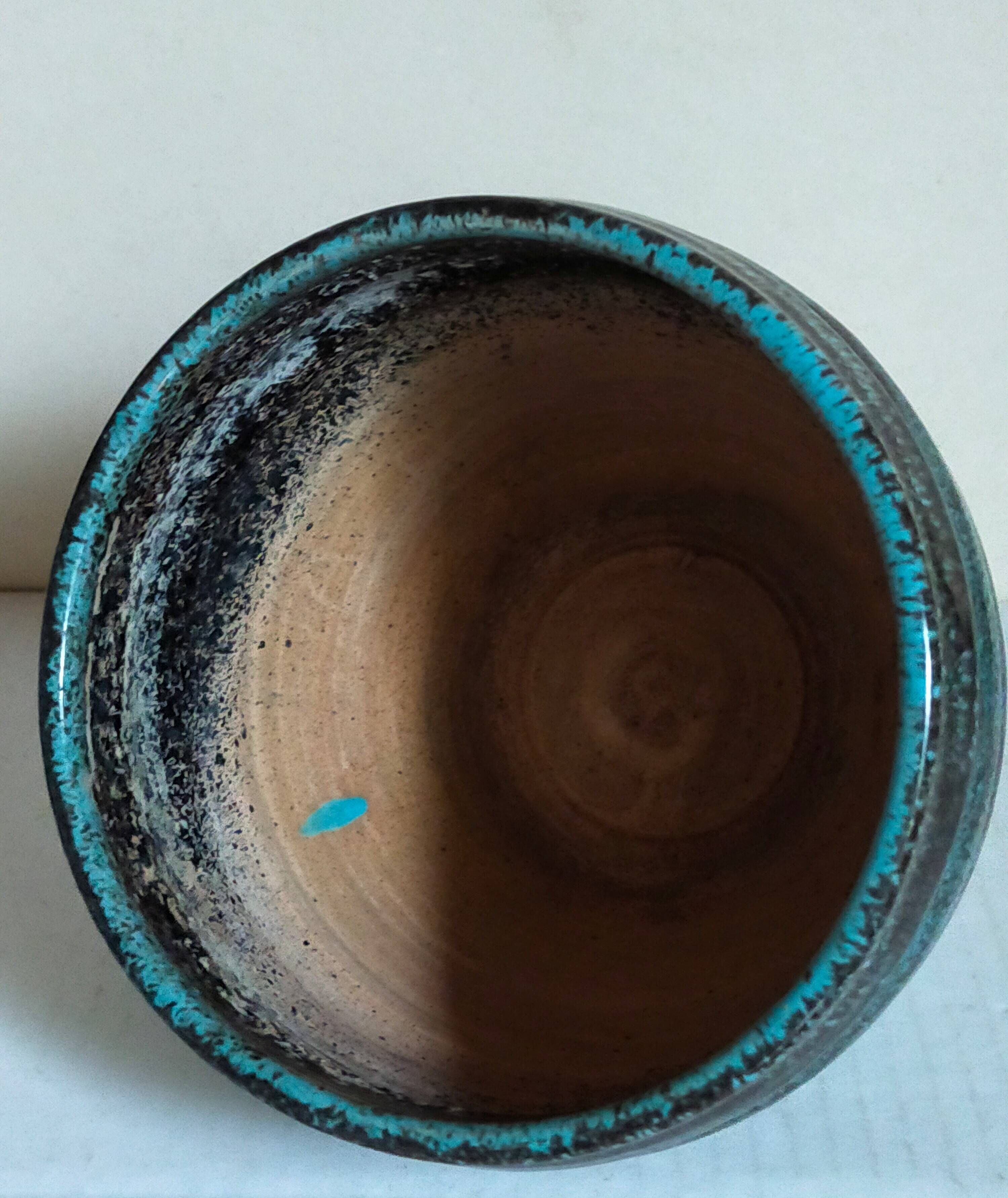 Cache-pot en céramique à godrons émail moucheté années 40