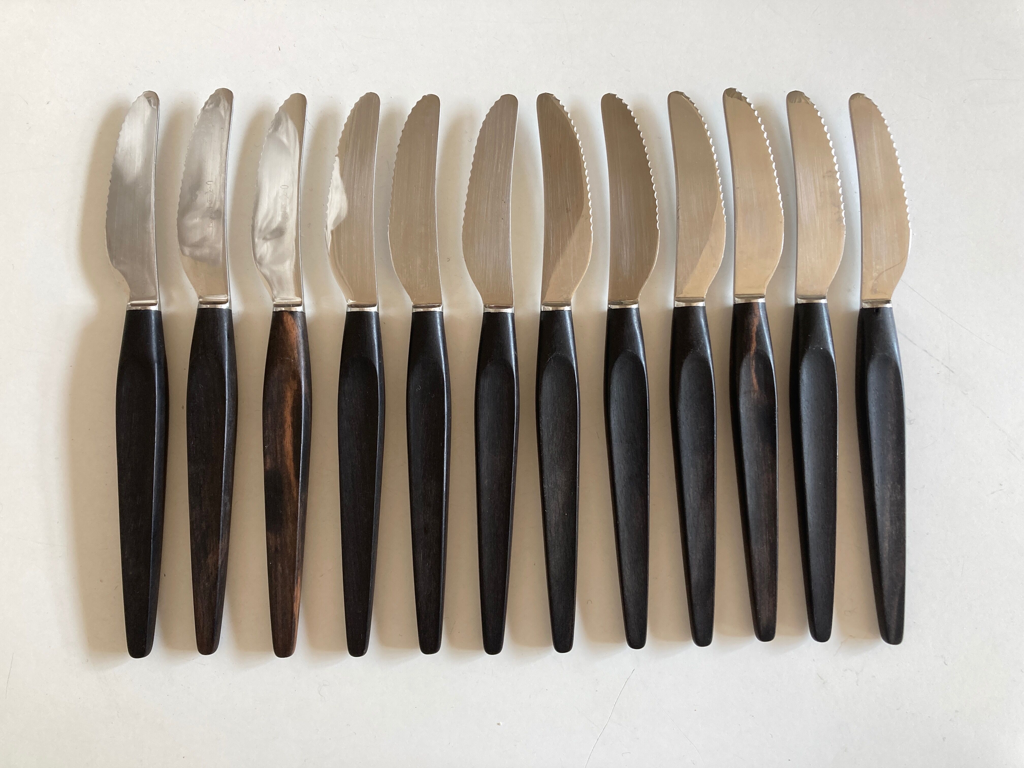 Set de 12 couteaux modernistes en palissandre 1960
