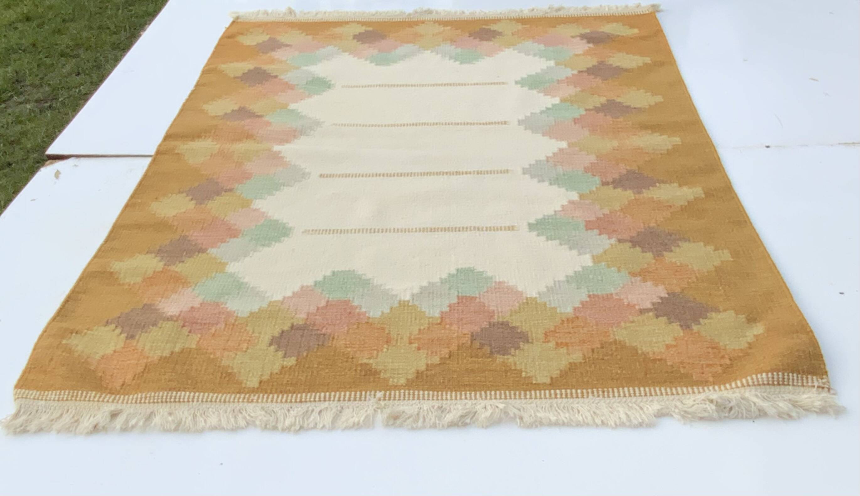 Swedish Flat-Weave Kilim Rölakan Rug Honey dominant colours, Ornamental 1960-70s