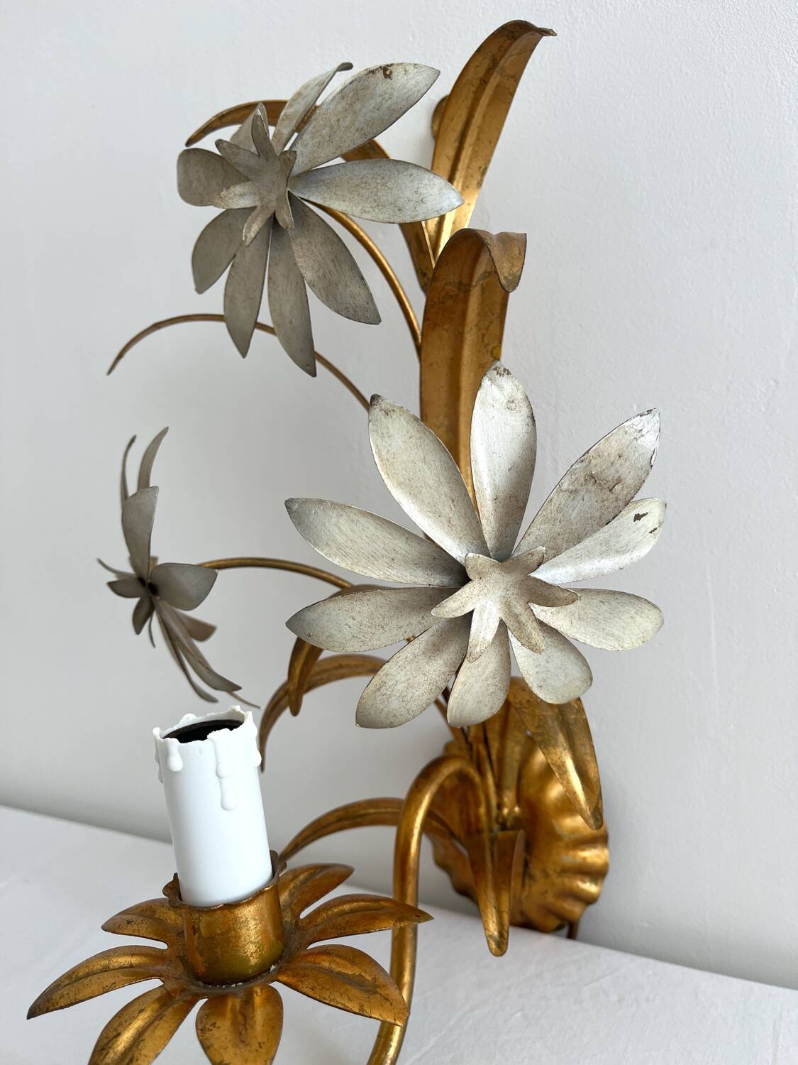 Vintage Hollywood Regency gold metal leaf wall sconce.