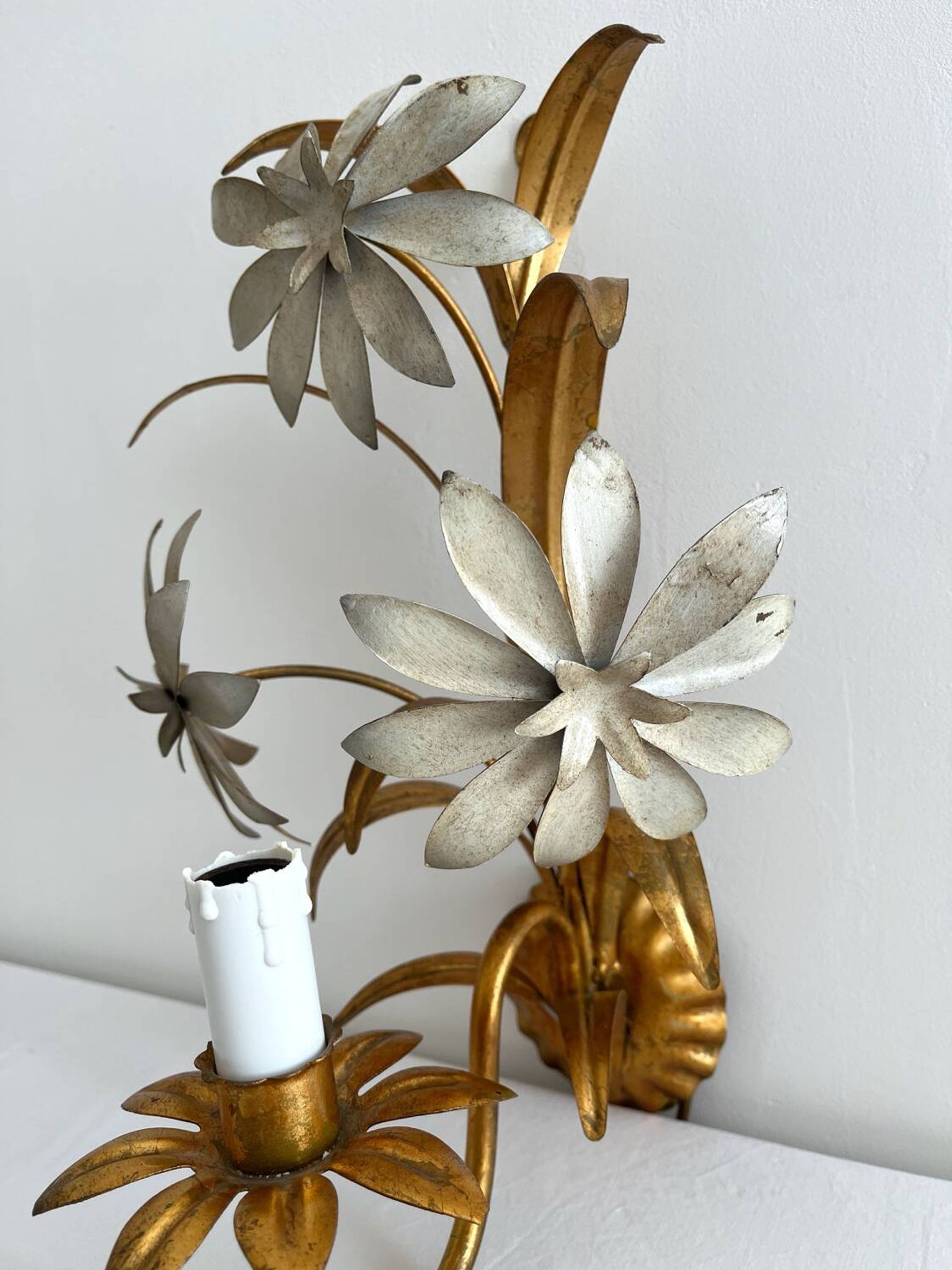 Vintage Hollywood Regency gold metal leaf wall sconce.
