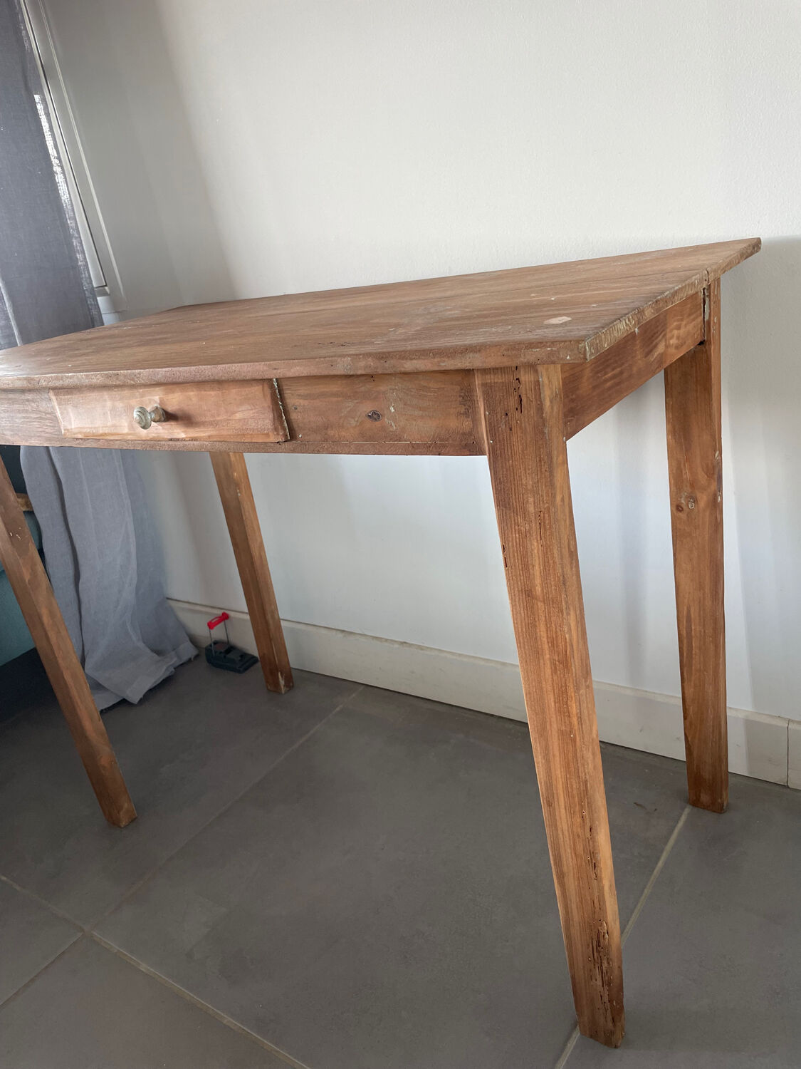 Rectangular wooden desk table