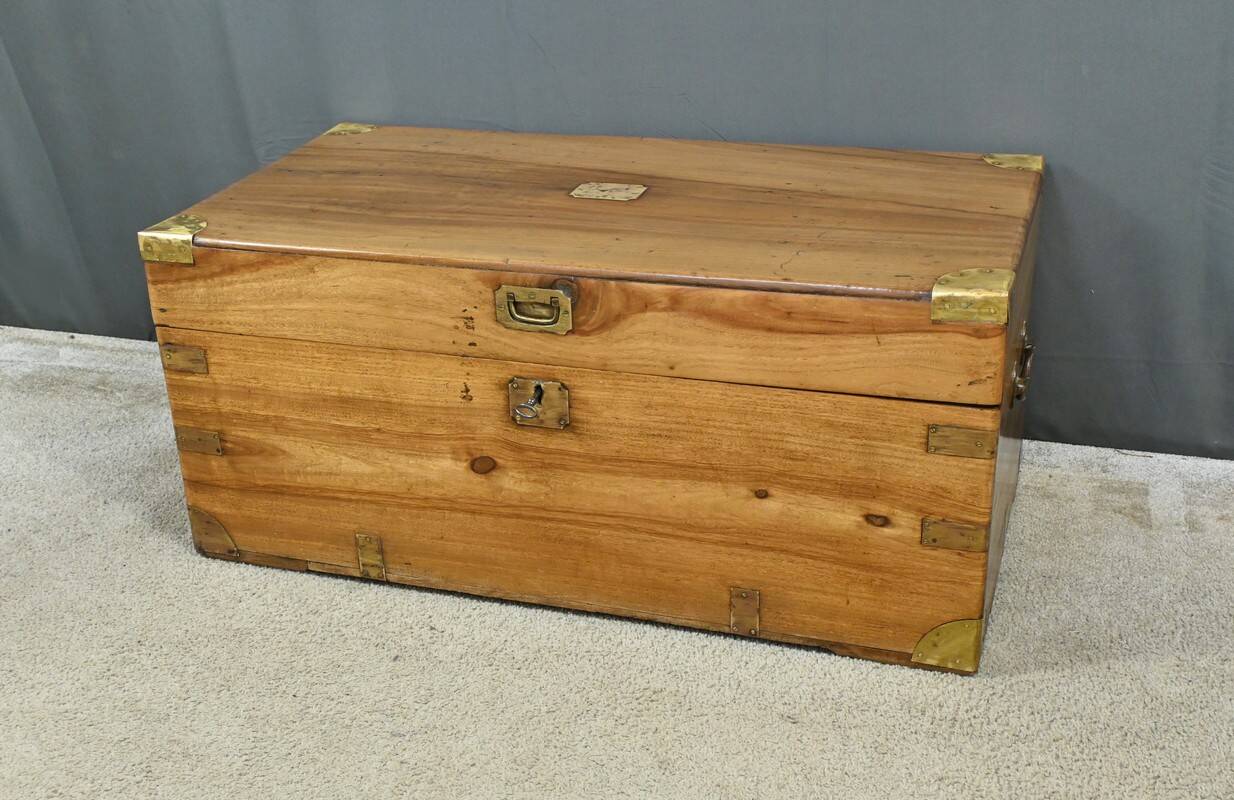 Marine trunk in camphor wood, India – Late 19th century